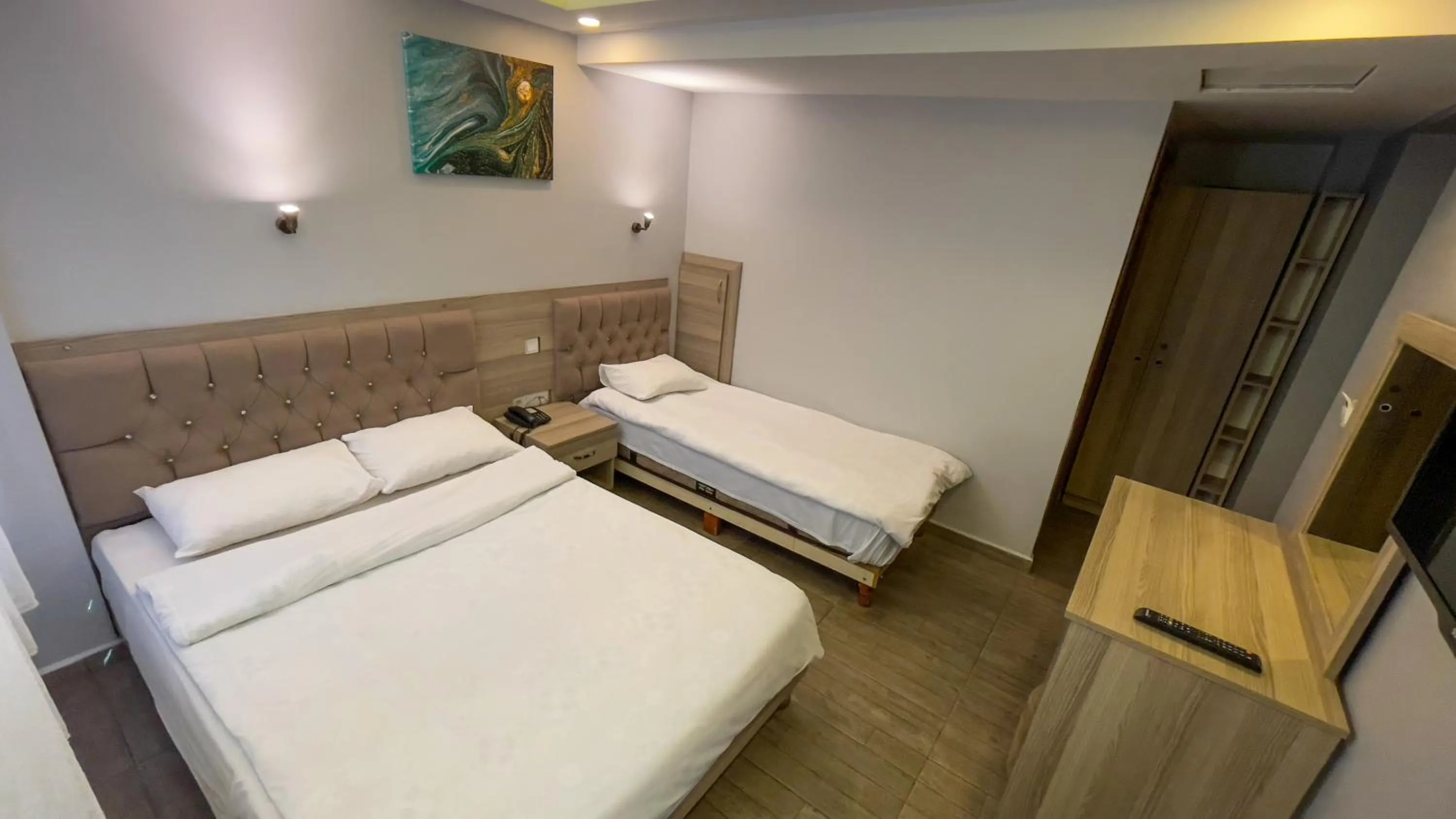 Photo of the whole room, Bed in Gul Otel