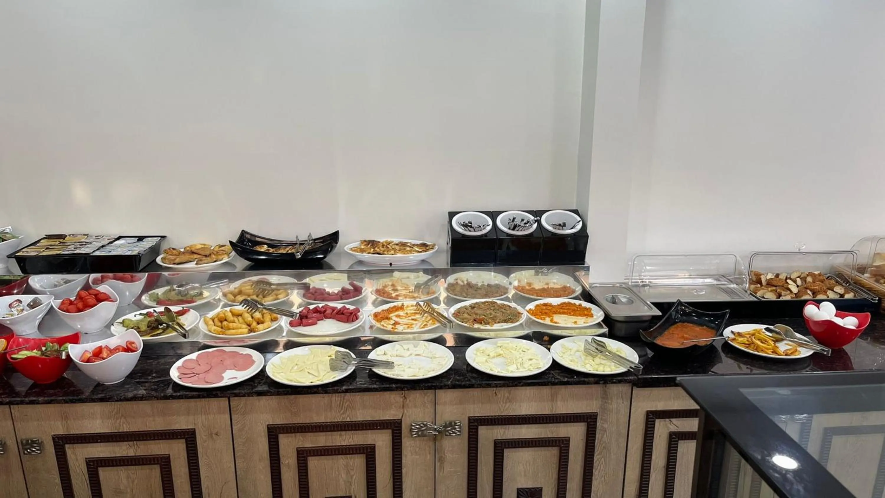 Buffet breakfast in Gul Otel