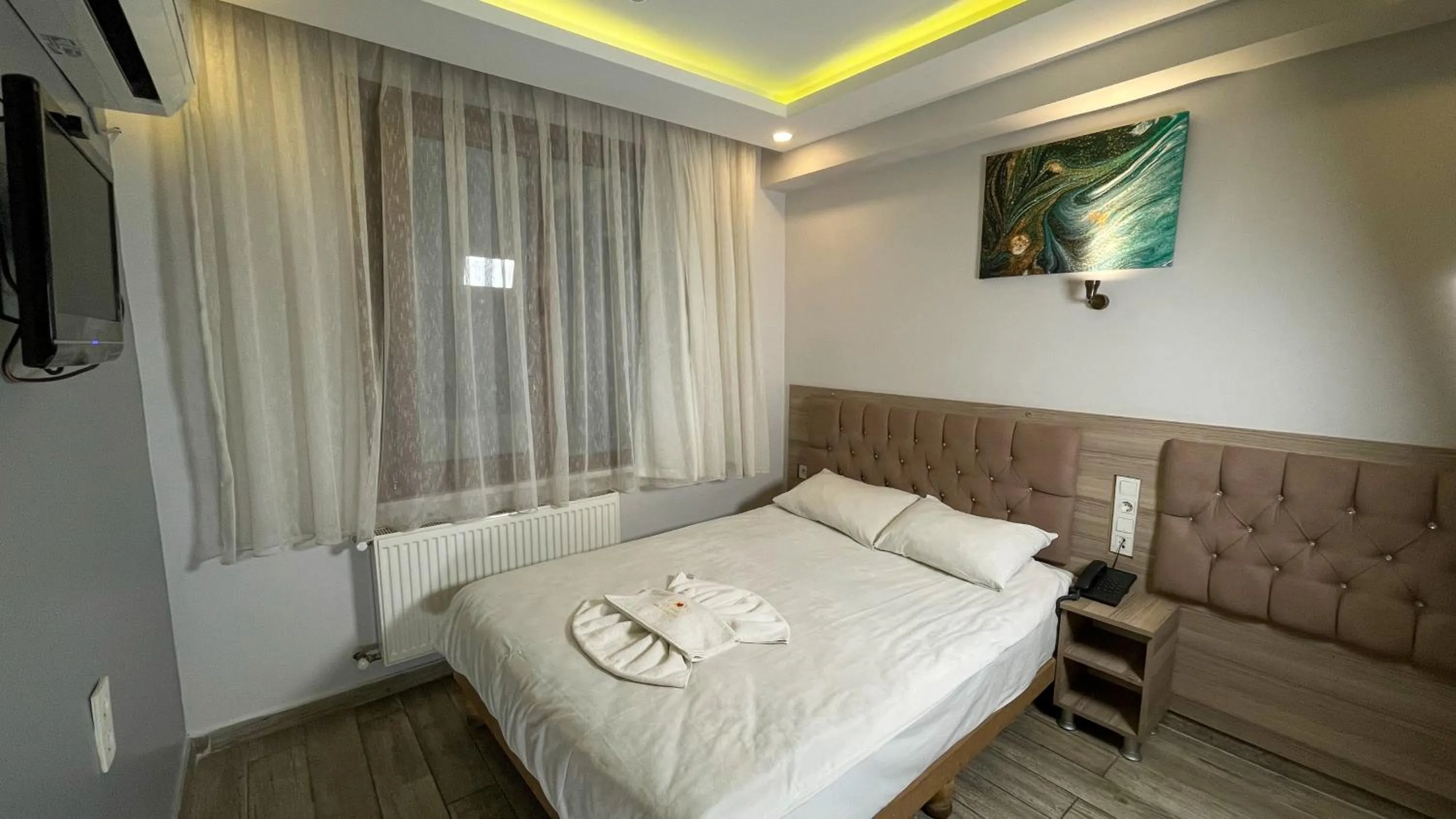 Photo of the whole room, Bed in Gul Otel