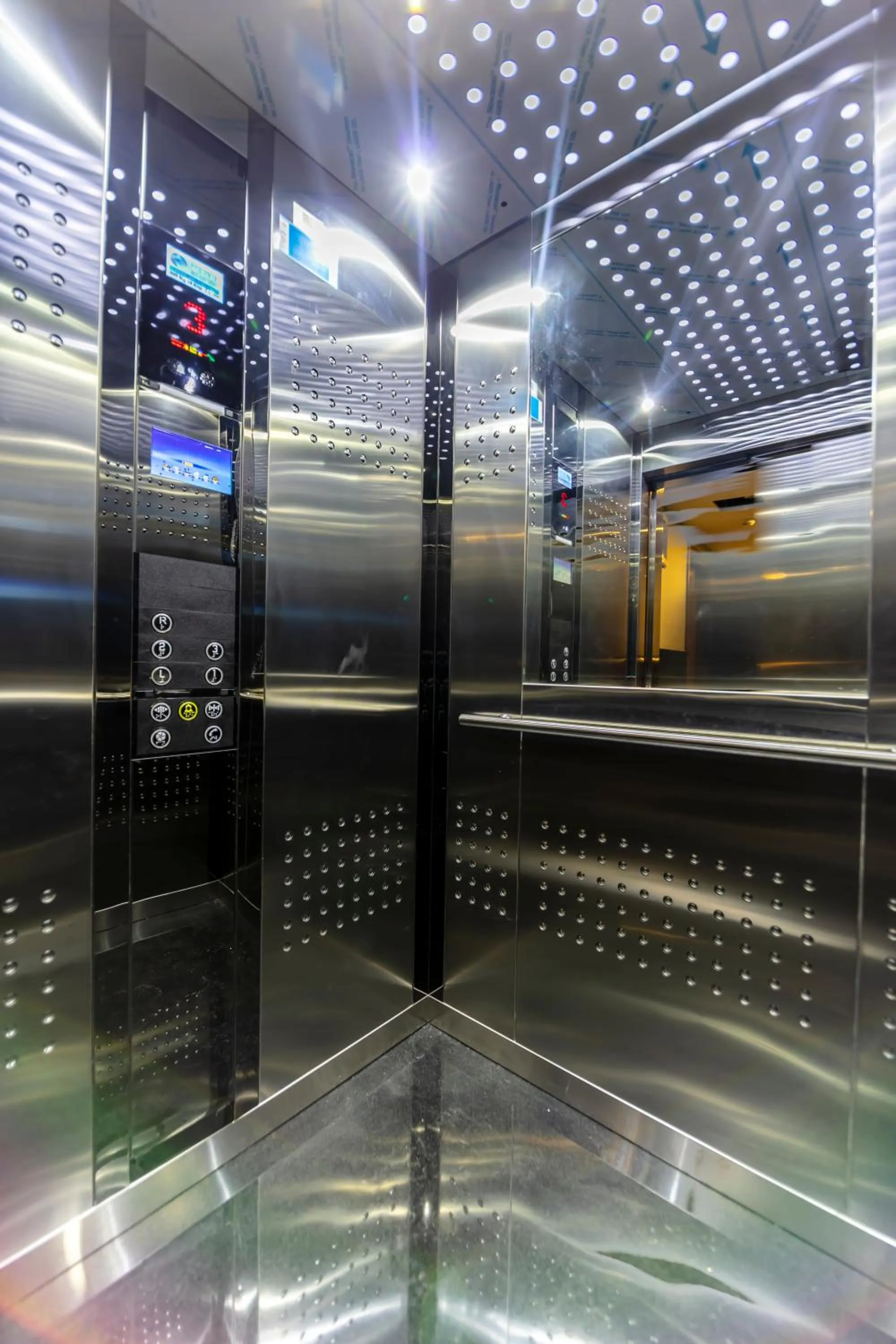 elevator in Gul Otel