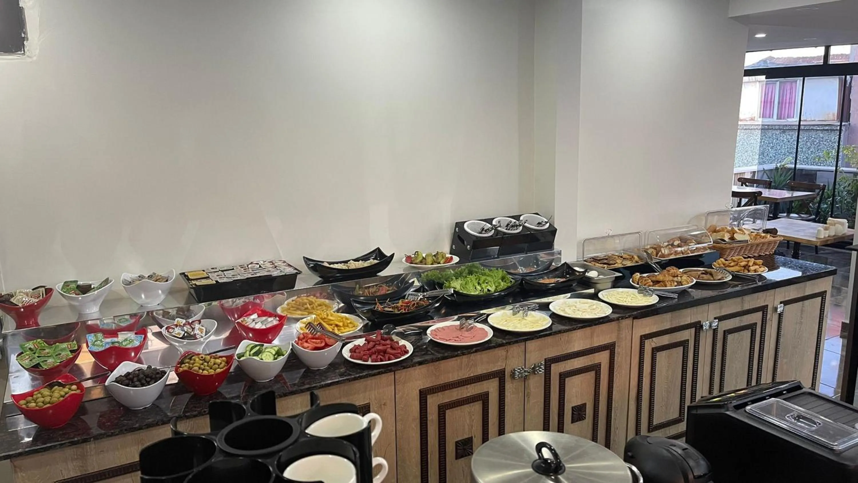 Continental breakfast in Gul Otel