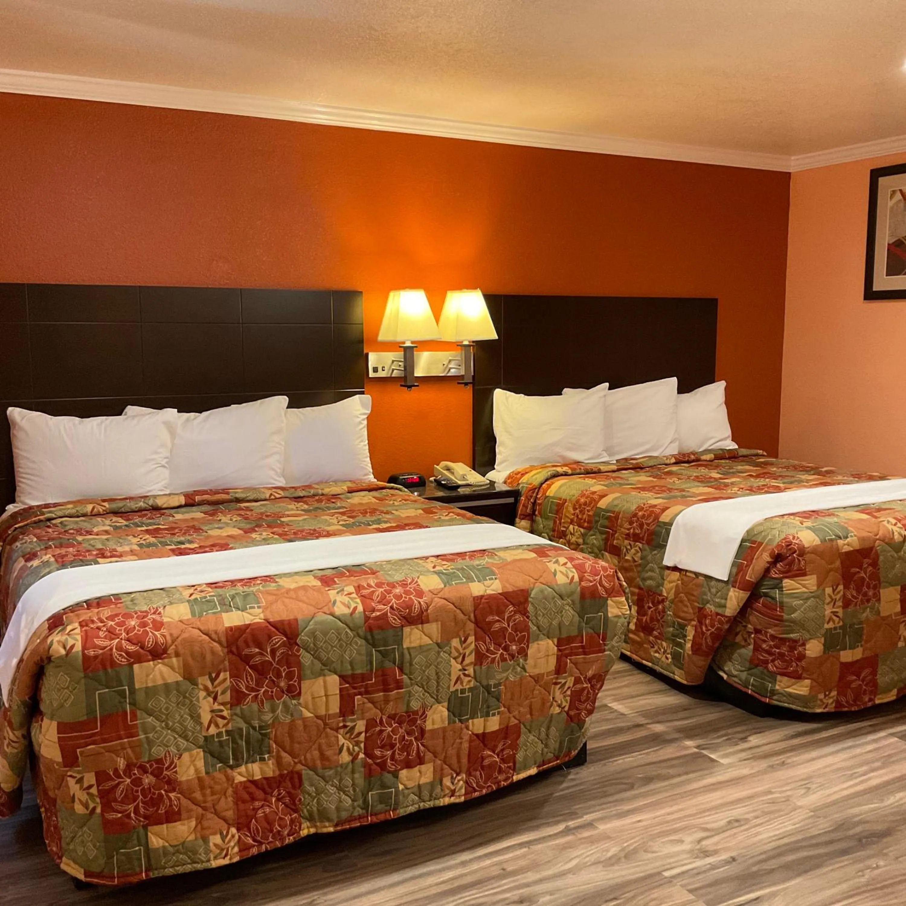 Bedroom, Bed in Budget Motel