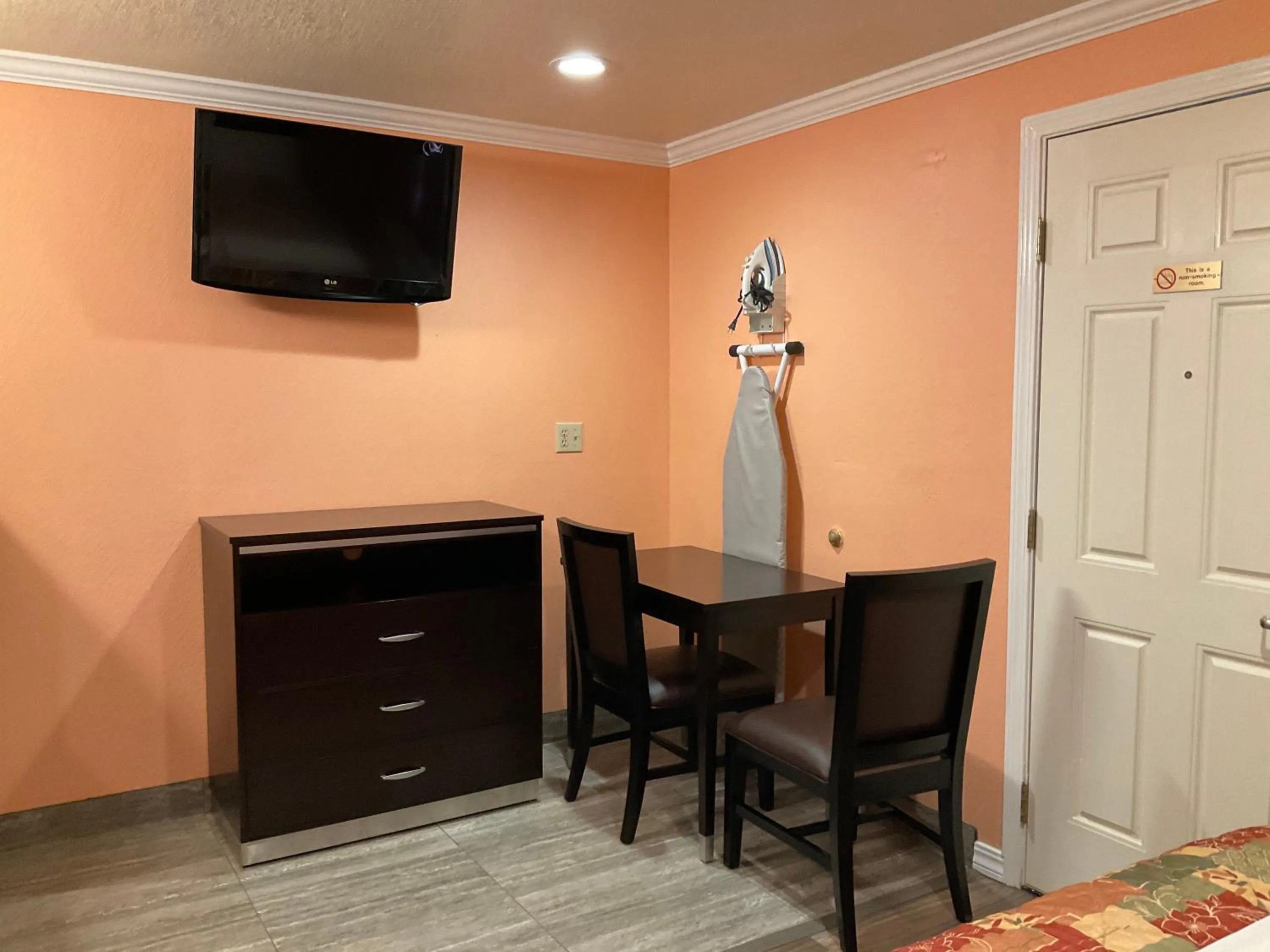 TV and multimedia in Budget Motel