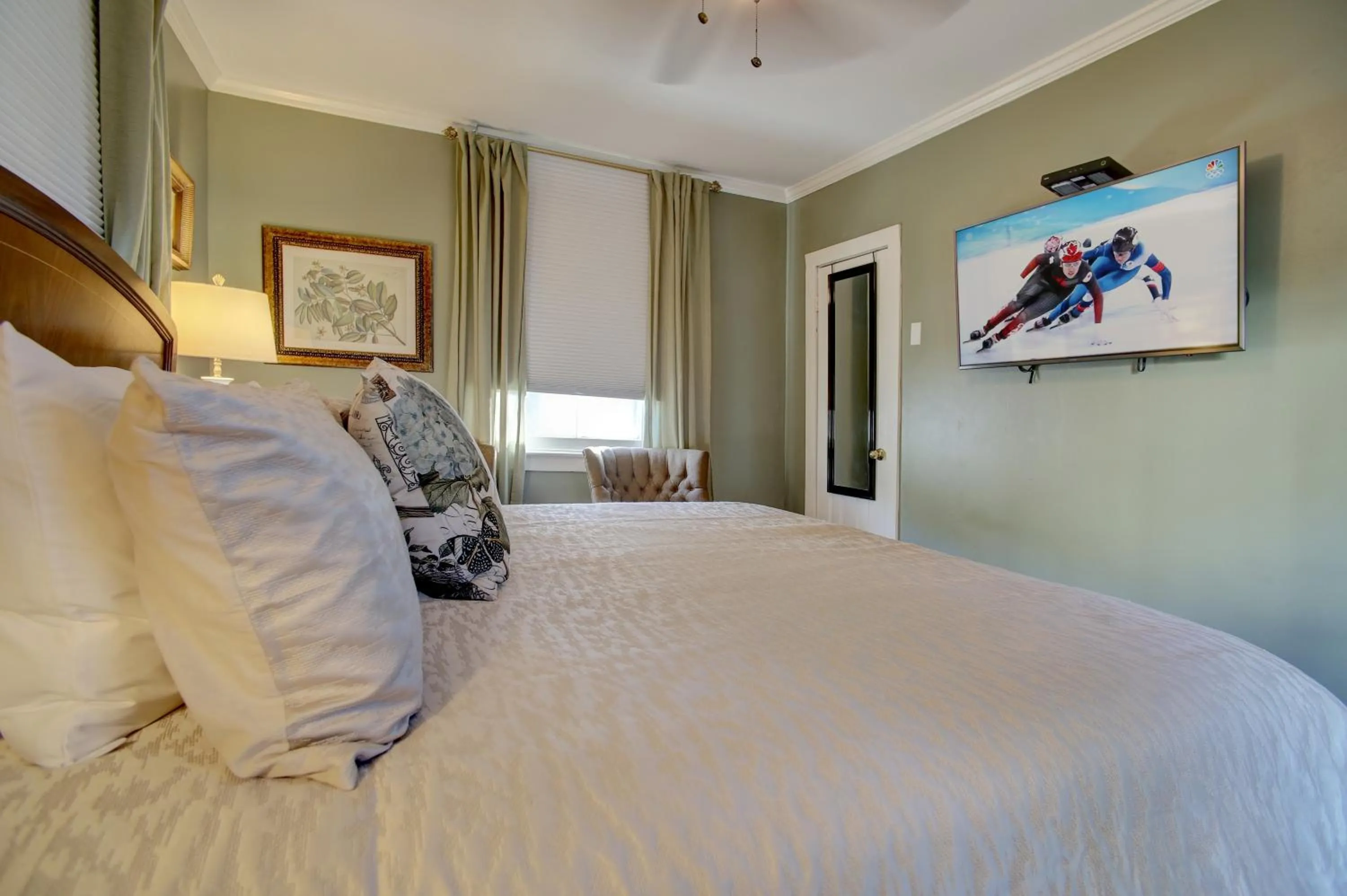 Bedroom, Bed in Azalea Inn and Villas