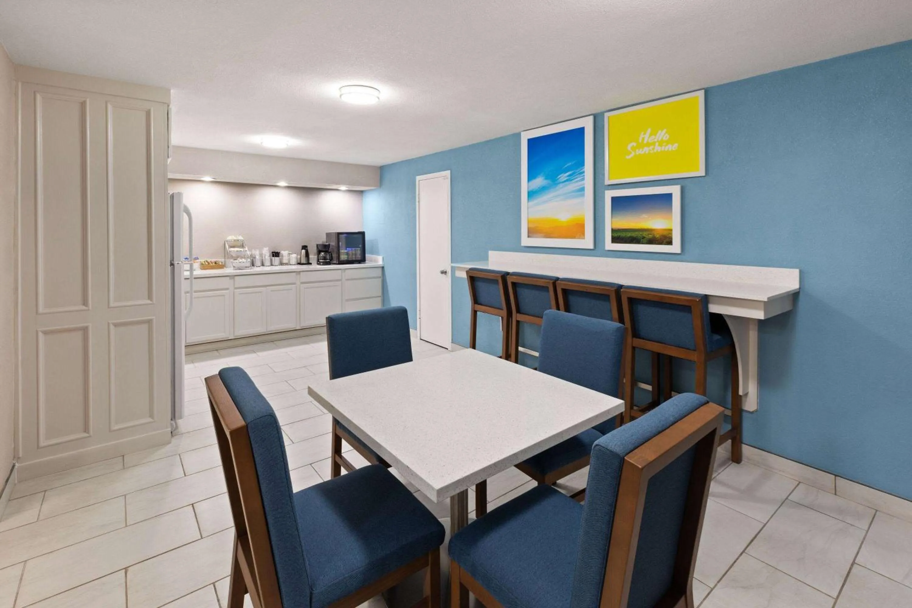 Breakfast in Days Inn & Suites by Wyndham Vicksburg