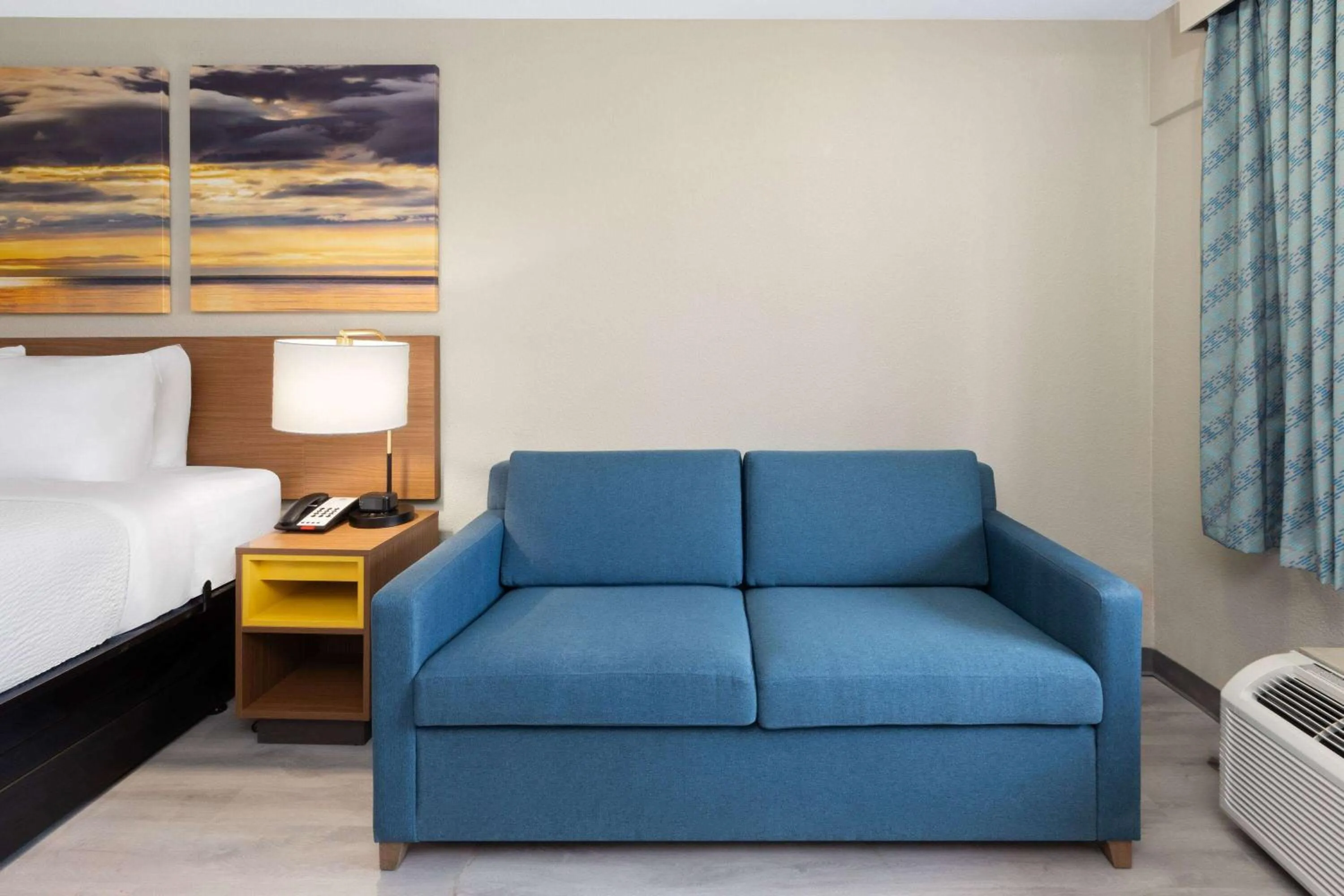 Photo of the whole room in Days Inn & Suites by Wyndham Vicksburg