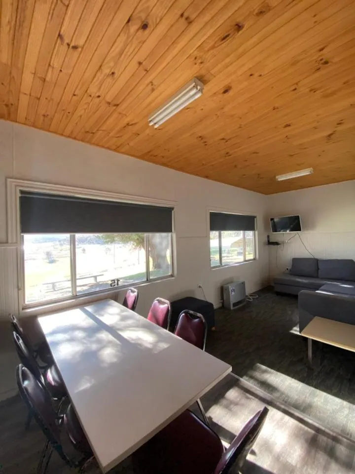 Living room, Bed in Anglers Reach Lakeside Village