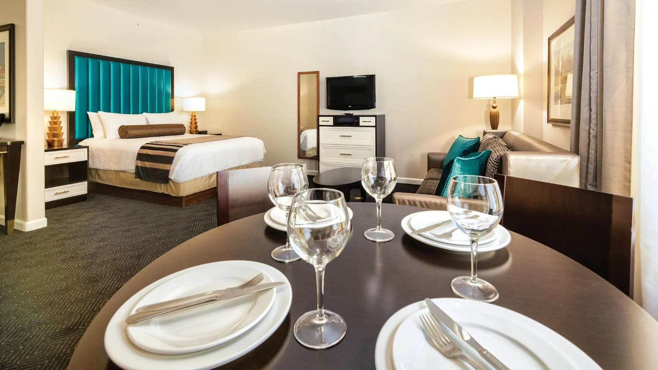 Photo of the whole room, Bed in WorldMark San Diego - Balboa Park