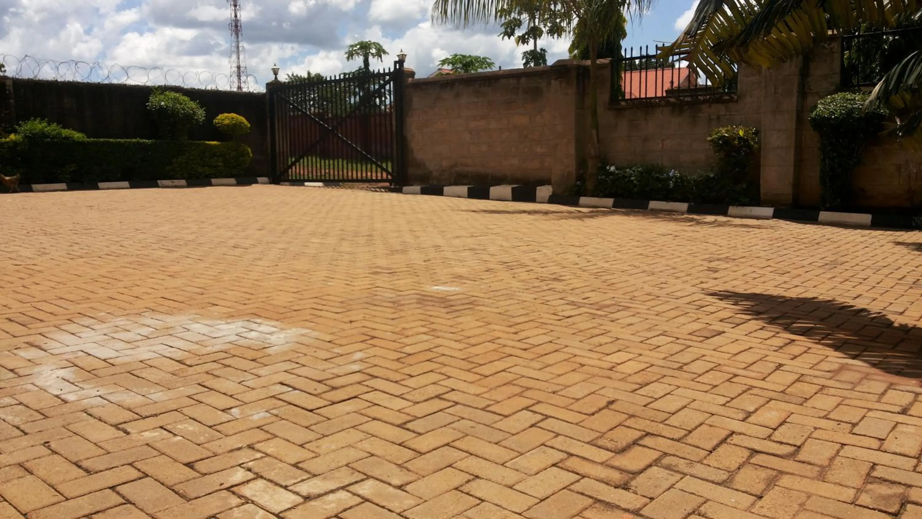 Parking in Westcliff Hotel