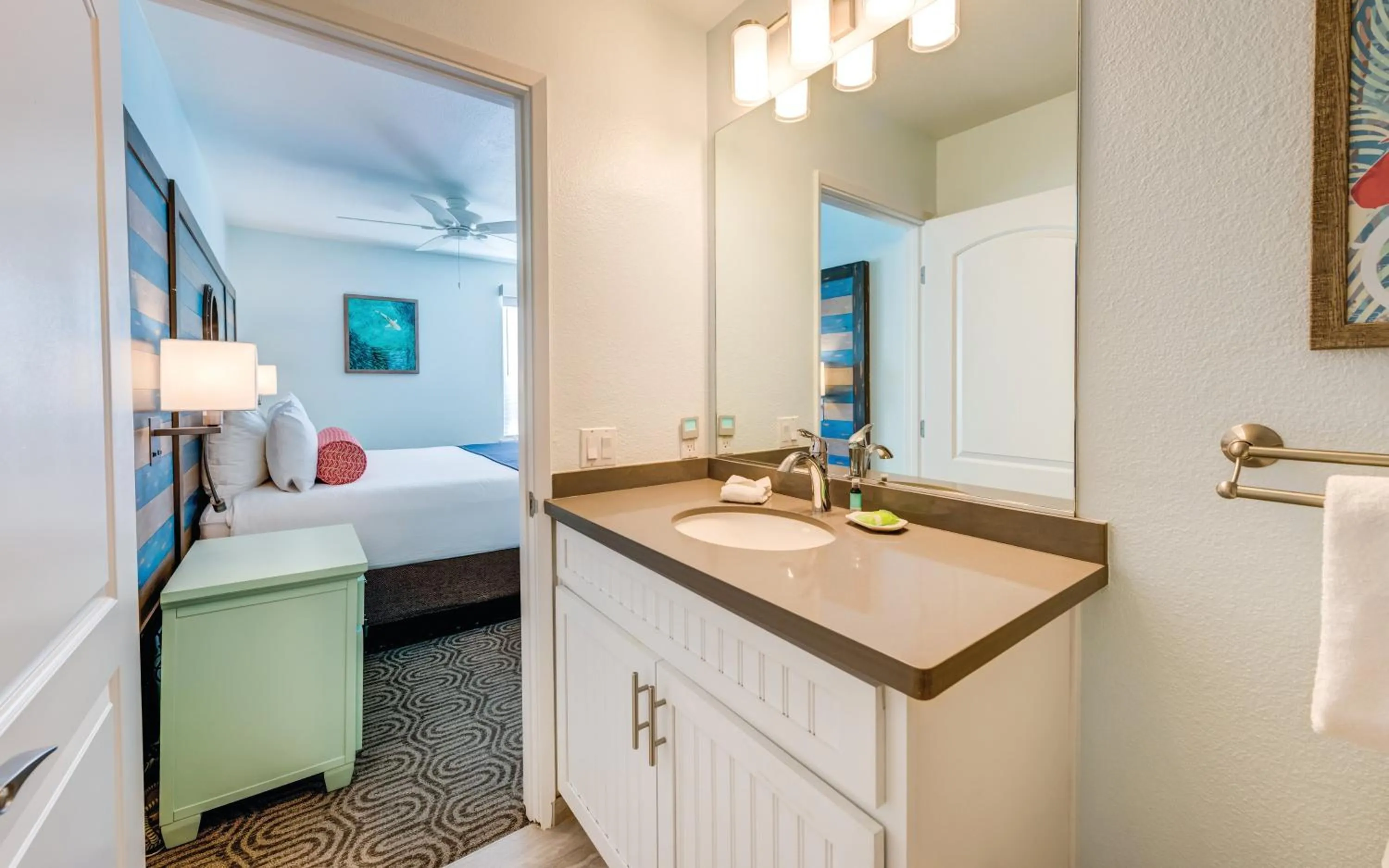 Bathroom, Bed in WorldMark San Diego – Mission Valley