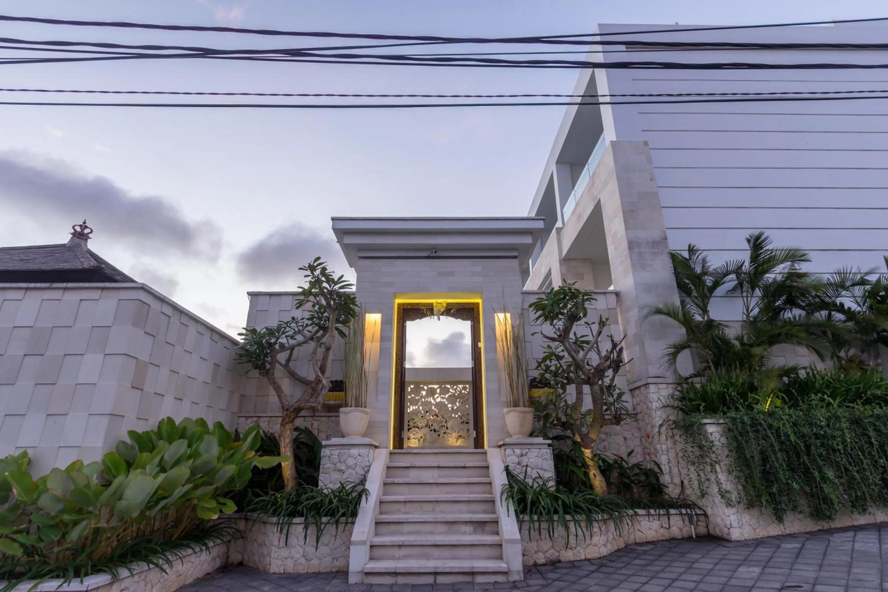 Facade/entrance in Adhiloka