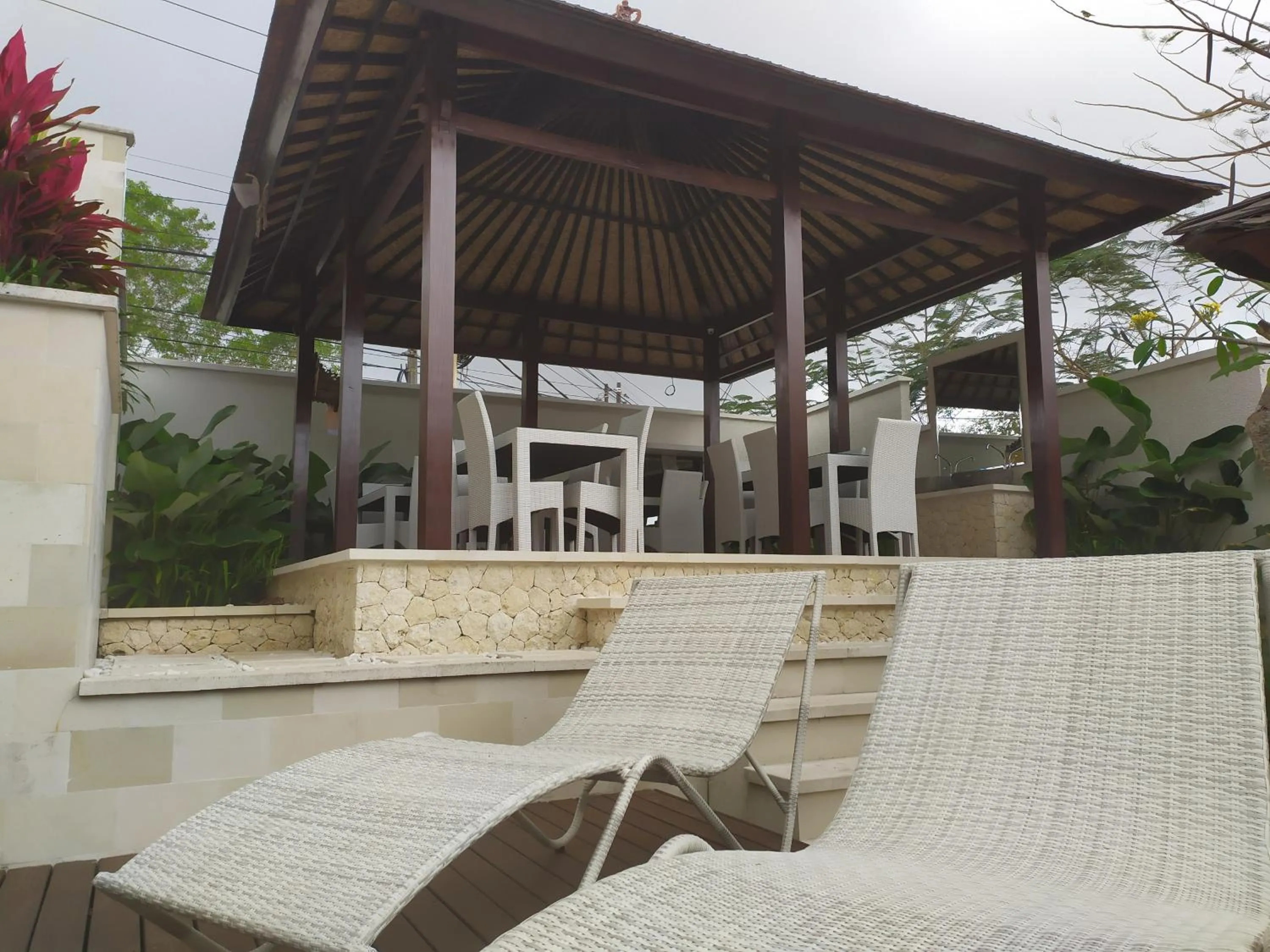 Restaurant/places to eat in Adhiloka