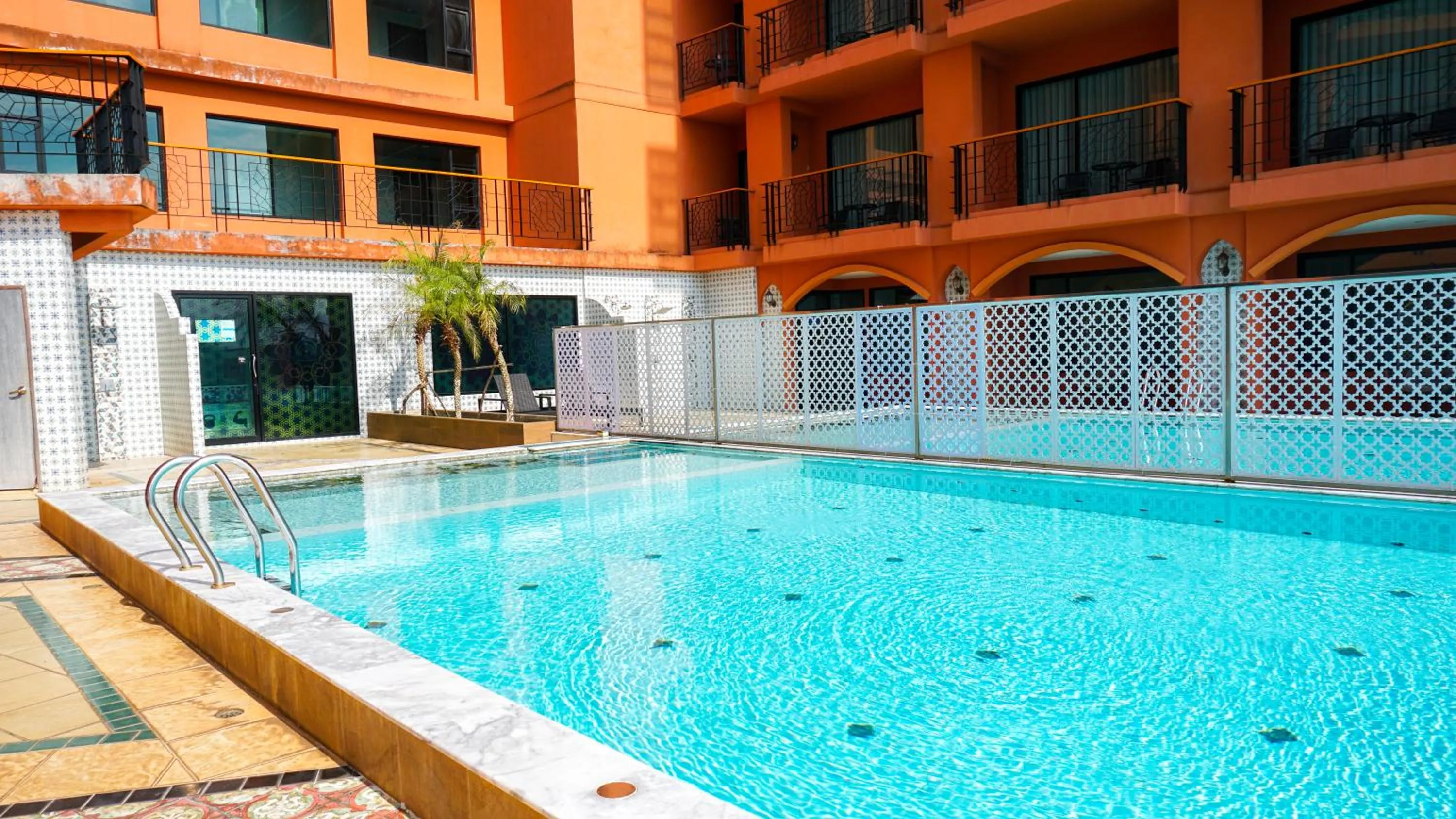 Swimming pool in Alfahad Hotel