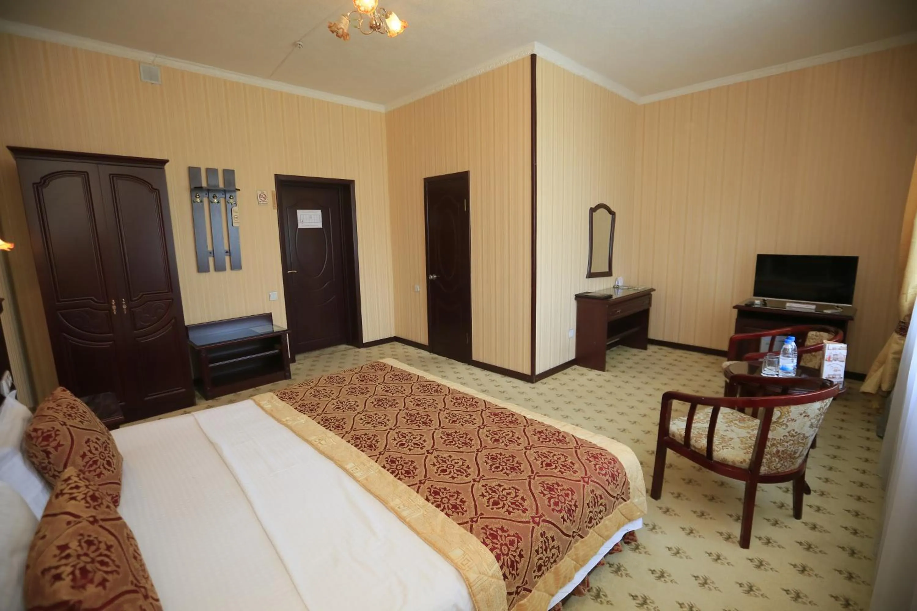 Communal lounge/ TV room in Asia Hotel Fergana