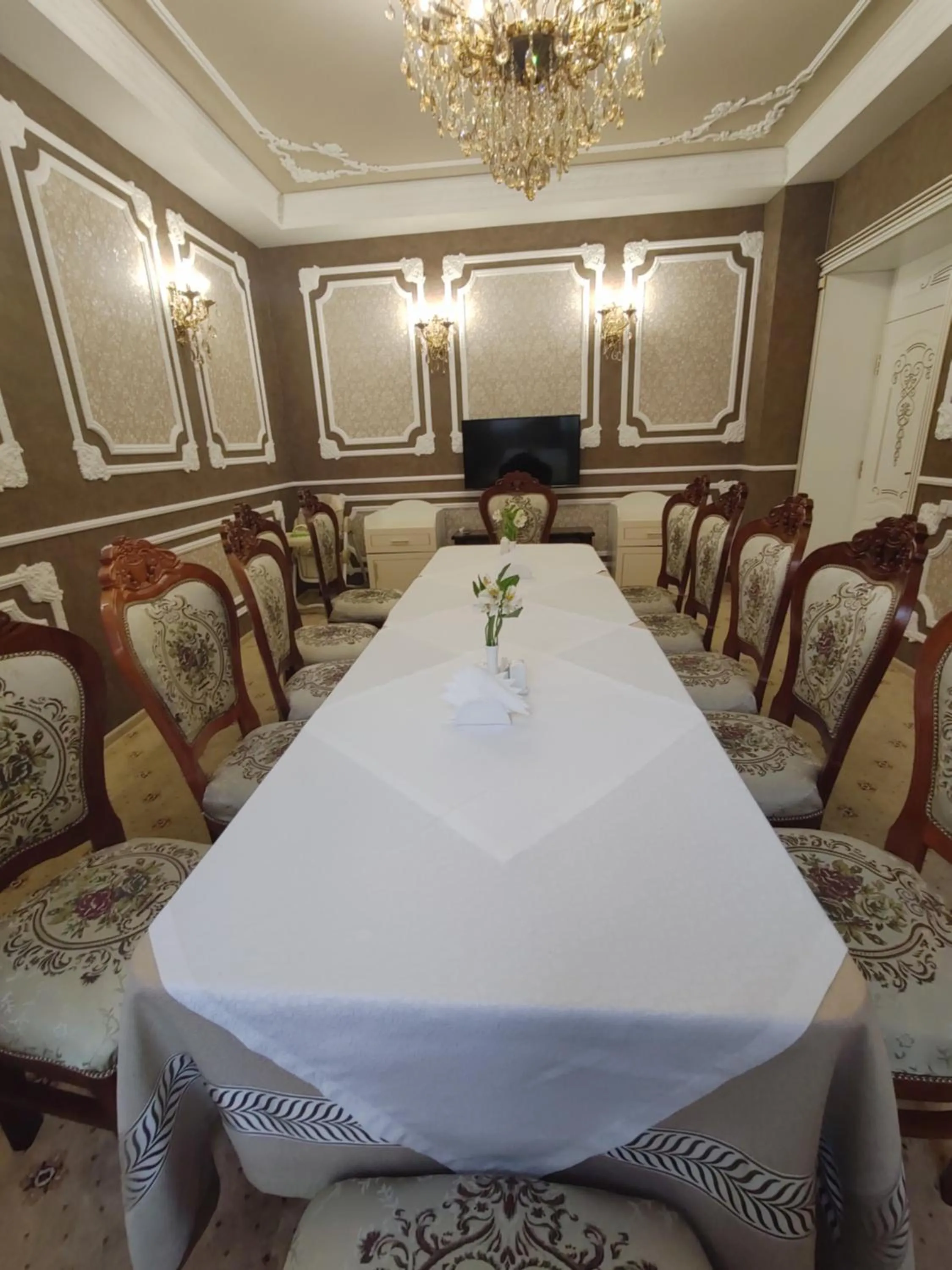 Restaurant/places to eat in Asia Hotel Fergana