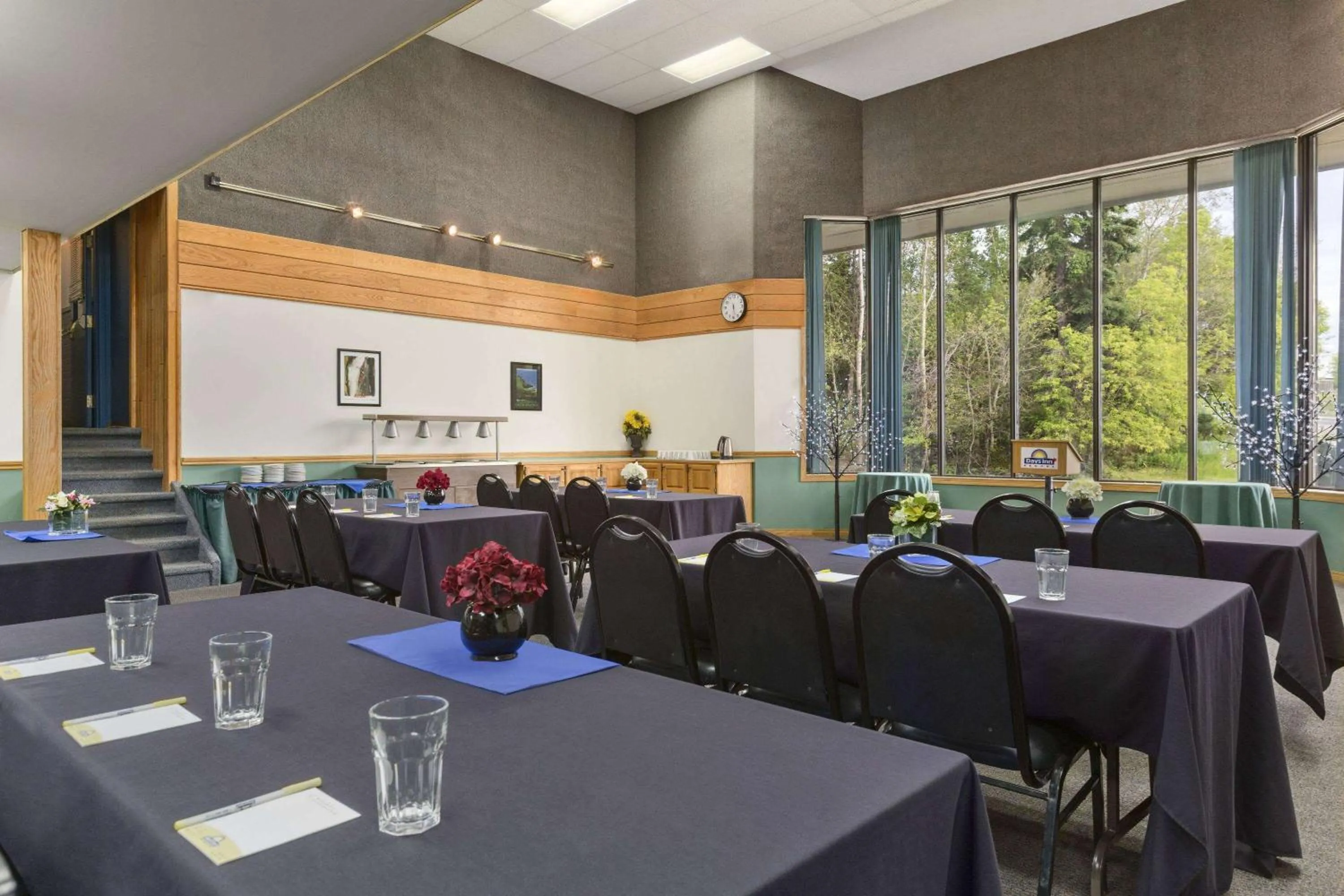 On site, Restaurant/Places to Eat in Sunset Inn Kenora