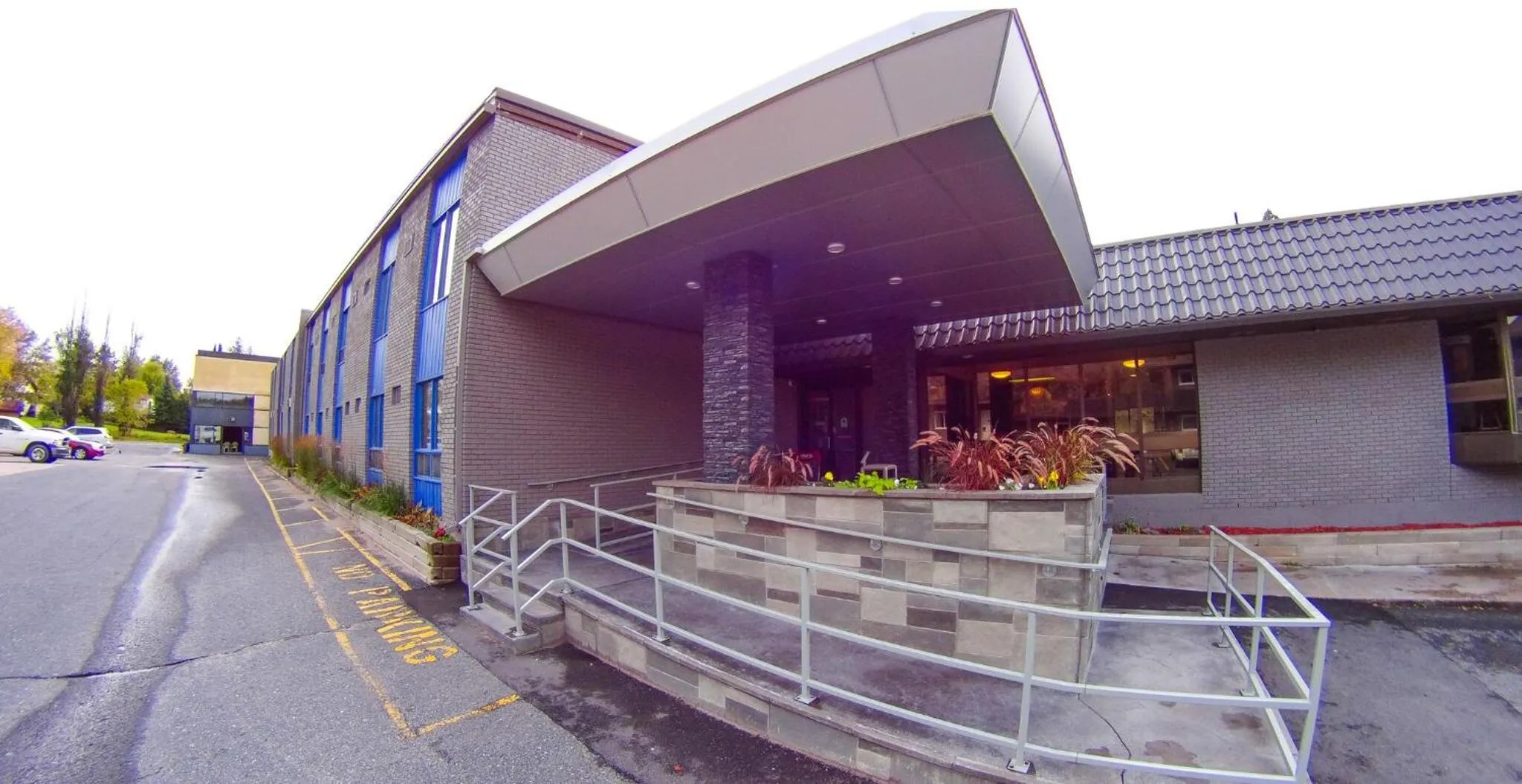 Property Building in Sunset Inn Kenora