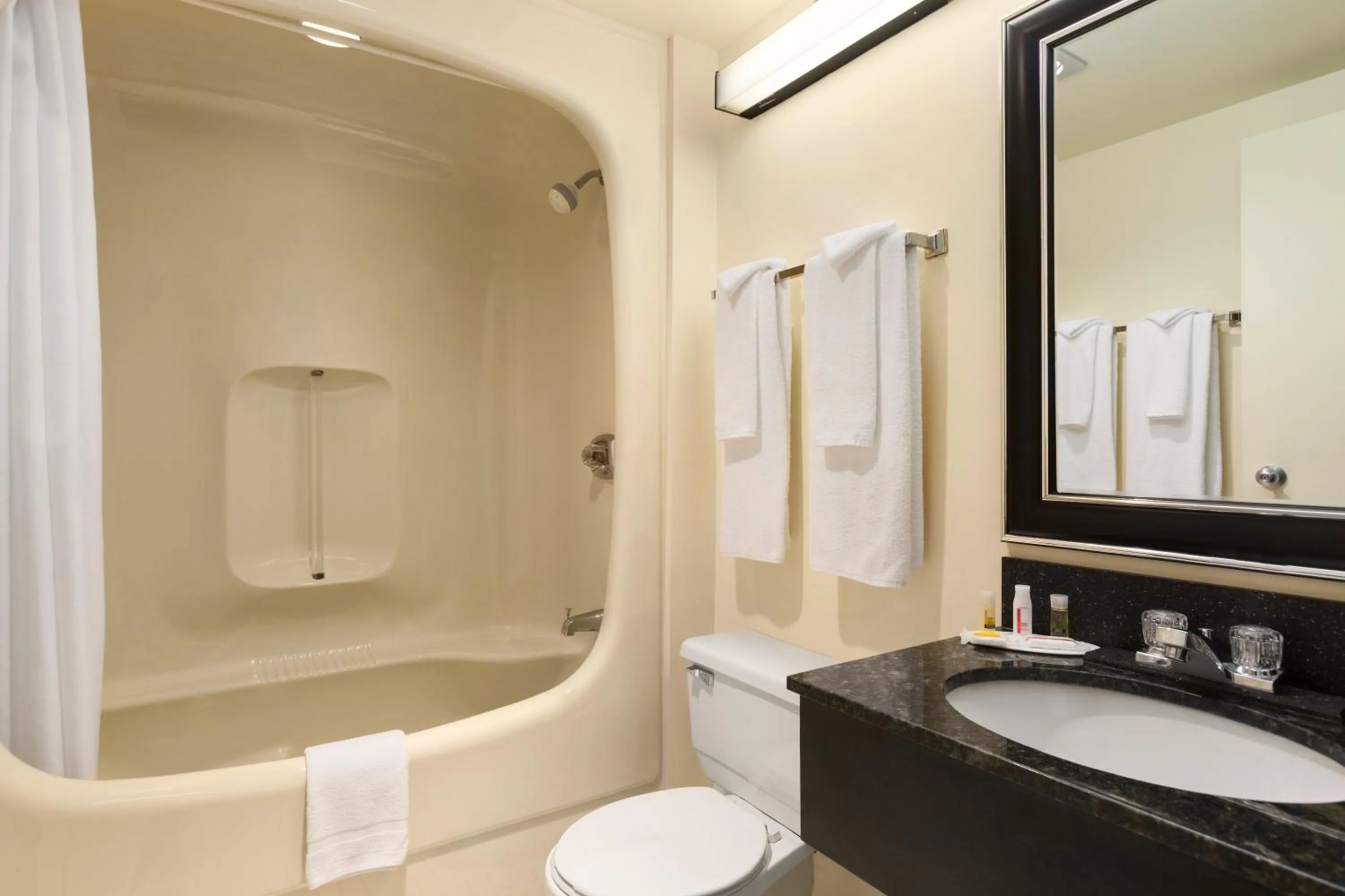 Bathroom in Sunset Inn Kenora