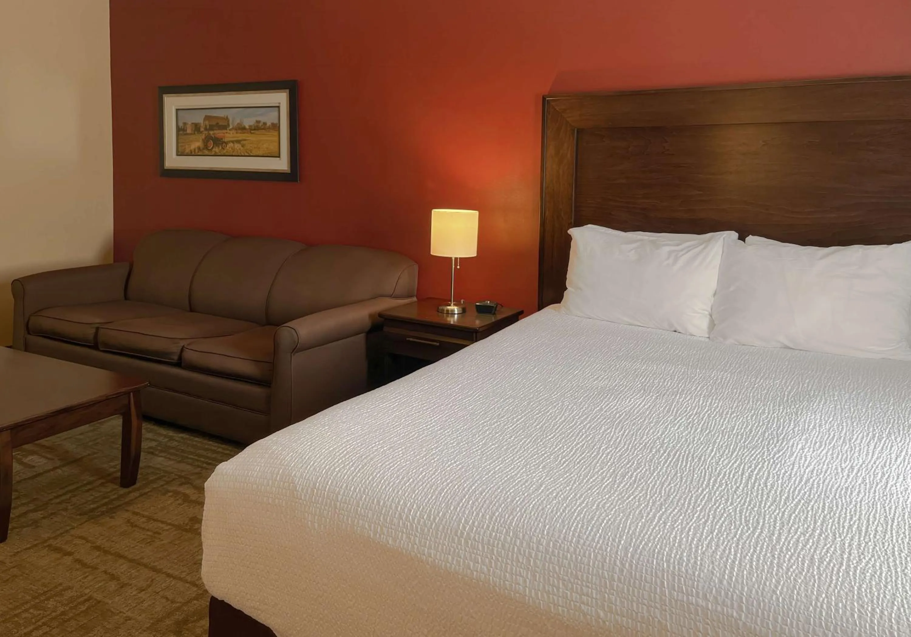 Bedroom, Bed in Coast Swift Current Hotel