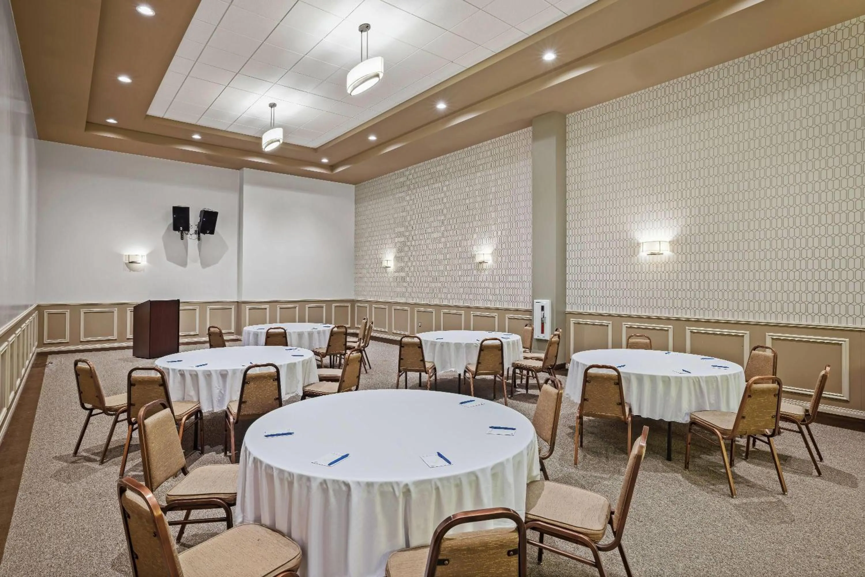 Meeting/conference room in Days Inn & Suites by Wyndham Winkler
