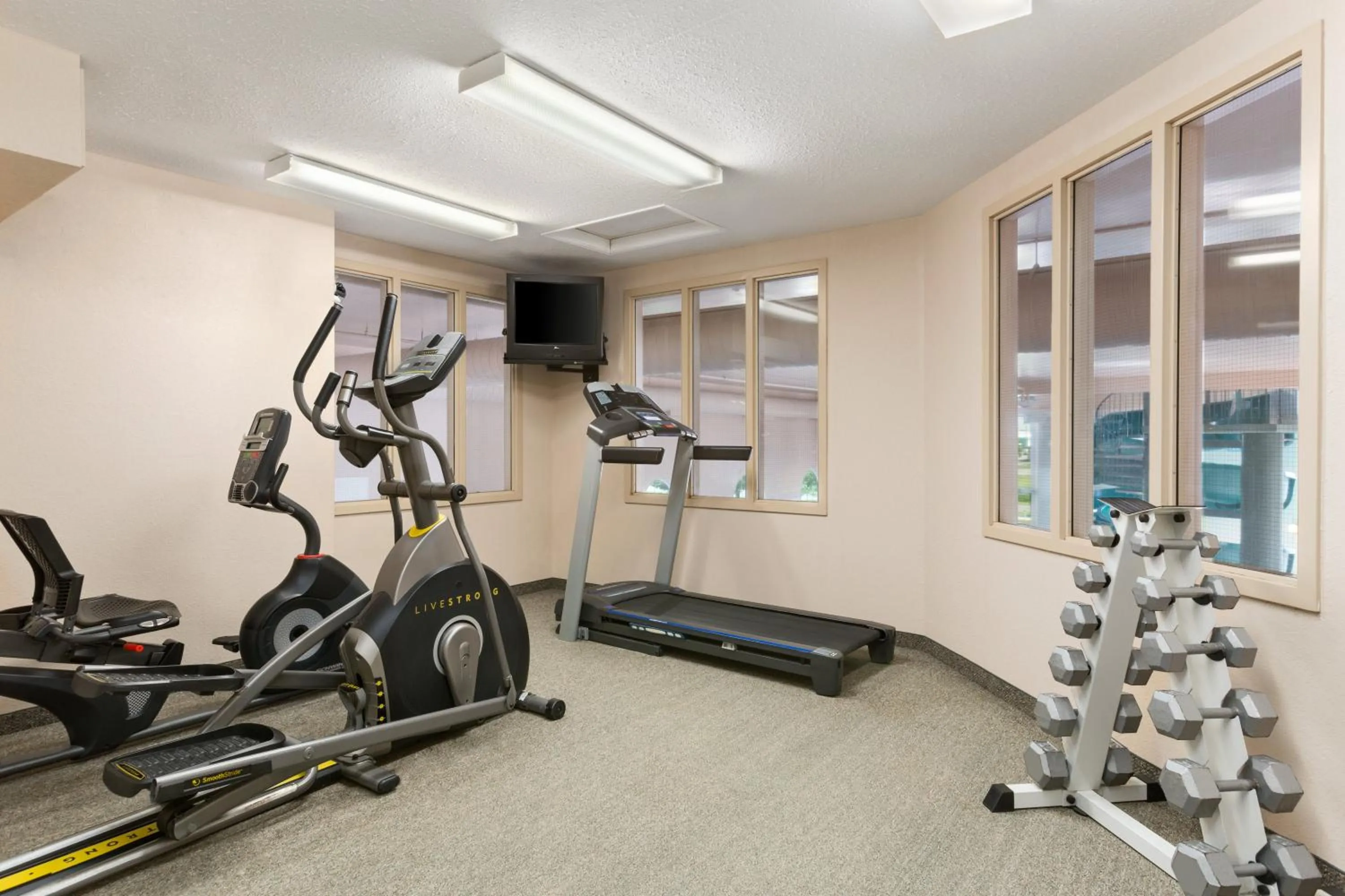 Fitness centre/facilities in Days Inn & Suites by Wyndham Winkler