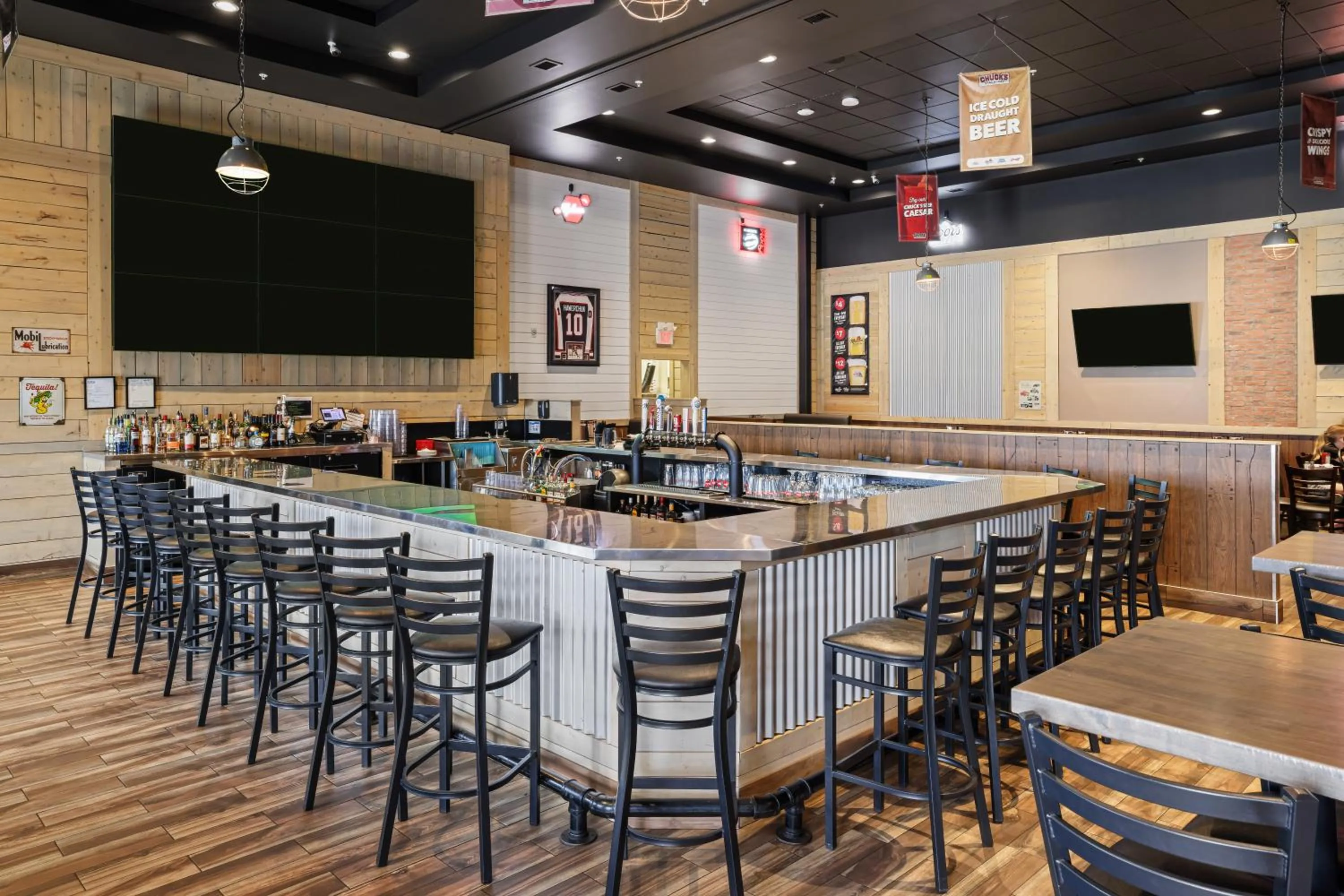 Lounge or bar in Days Inn & Suites by Wyndham Winkler