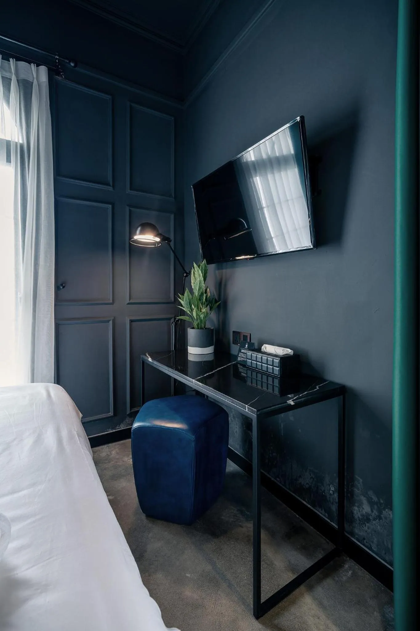 Photo of the whole room, Bed in HOTEL le JARDIN SECRET saigon