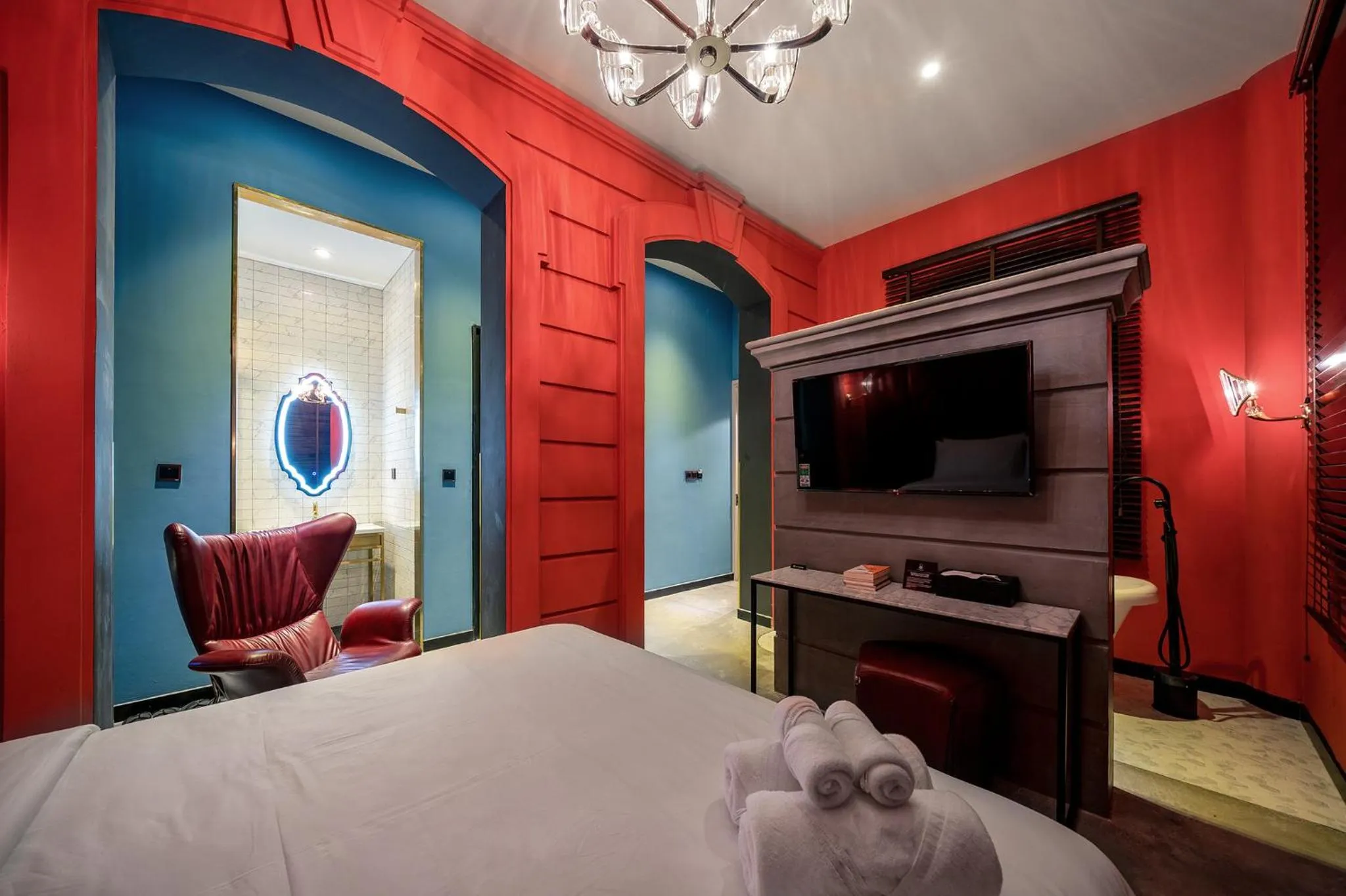 Photo of the whole room, Bed in HOTEL le JARDIN SECRET saigon