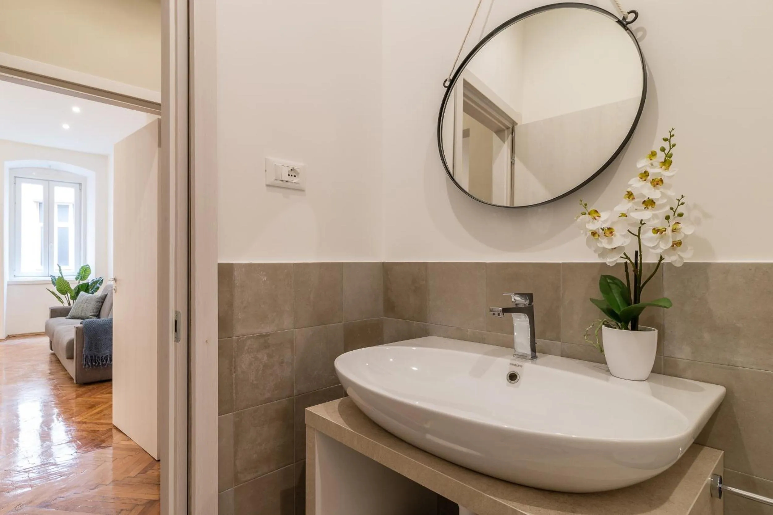 Elegante 8 posti vicino alla stazione - Grey e Blu