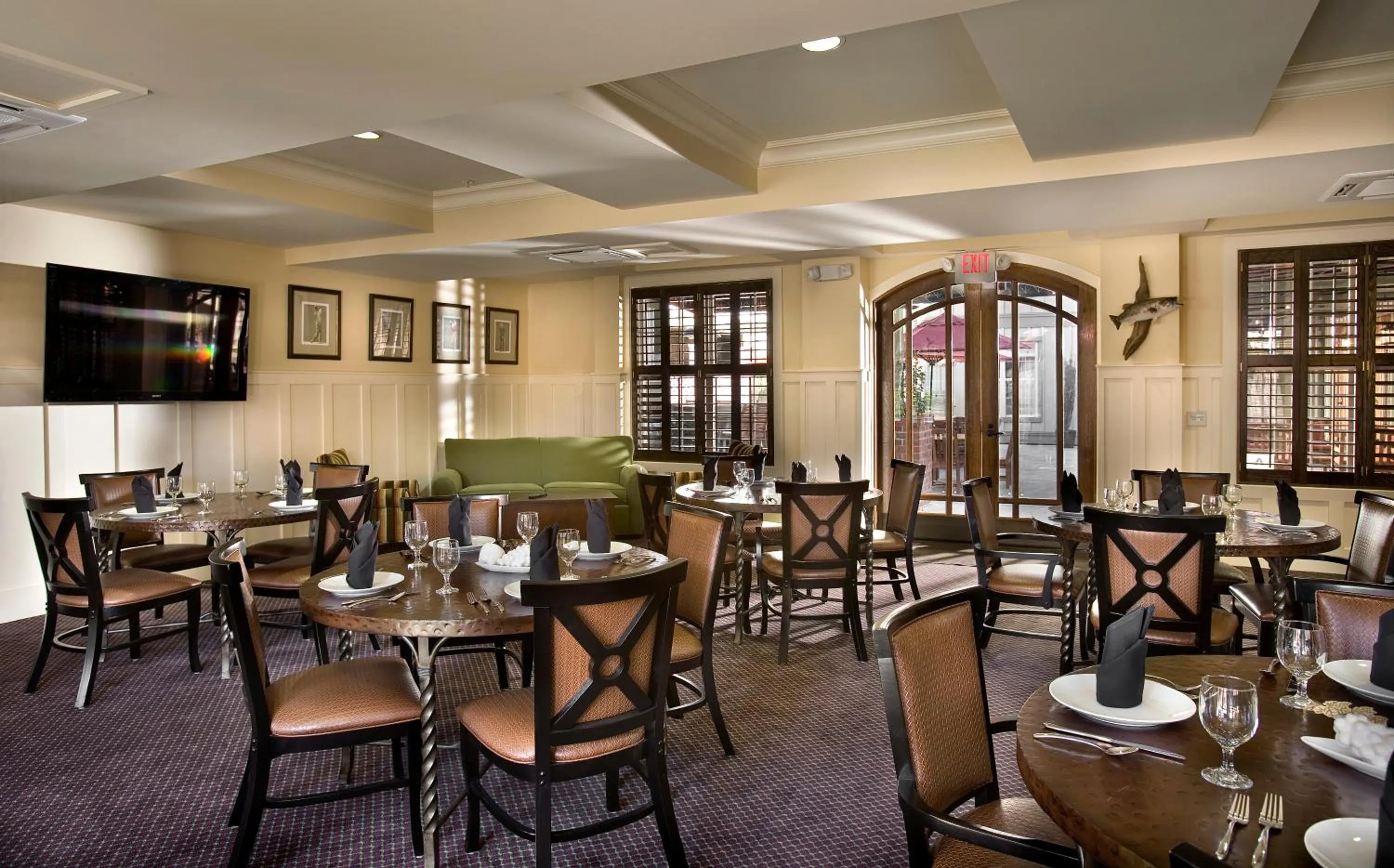 Communal lounge/ TV room in The Inlet Sports Lodge