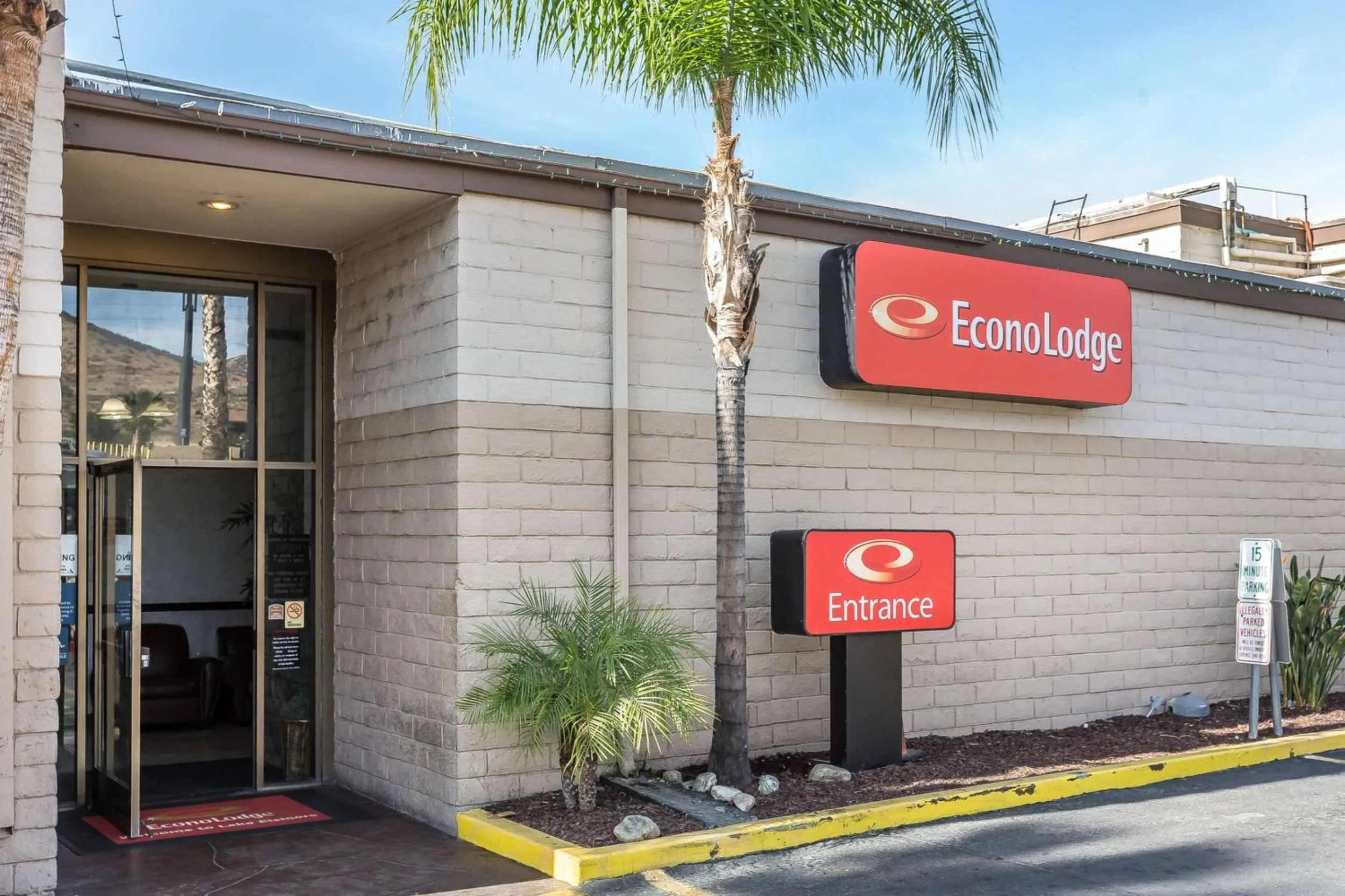 Property building in Econo Lodge Lake Elsinore Casino