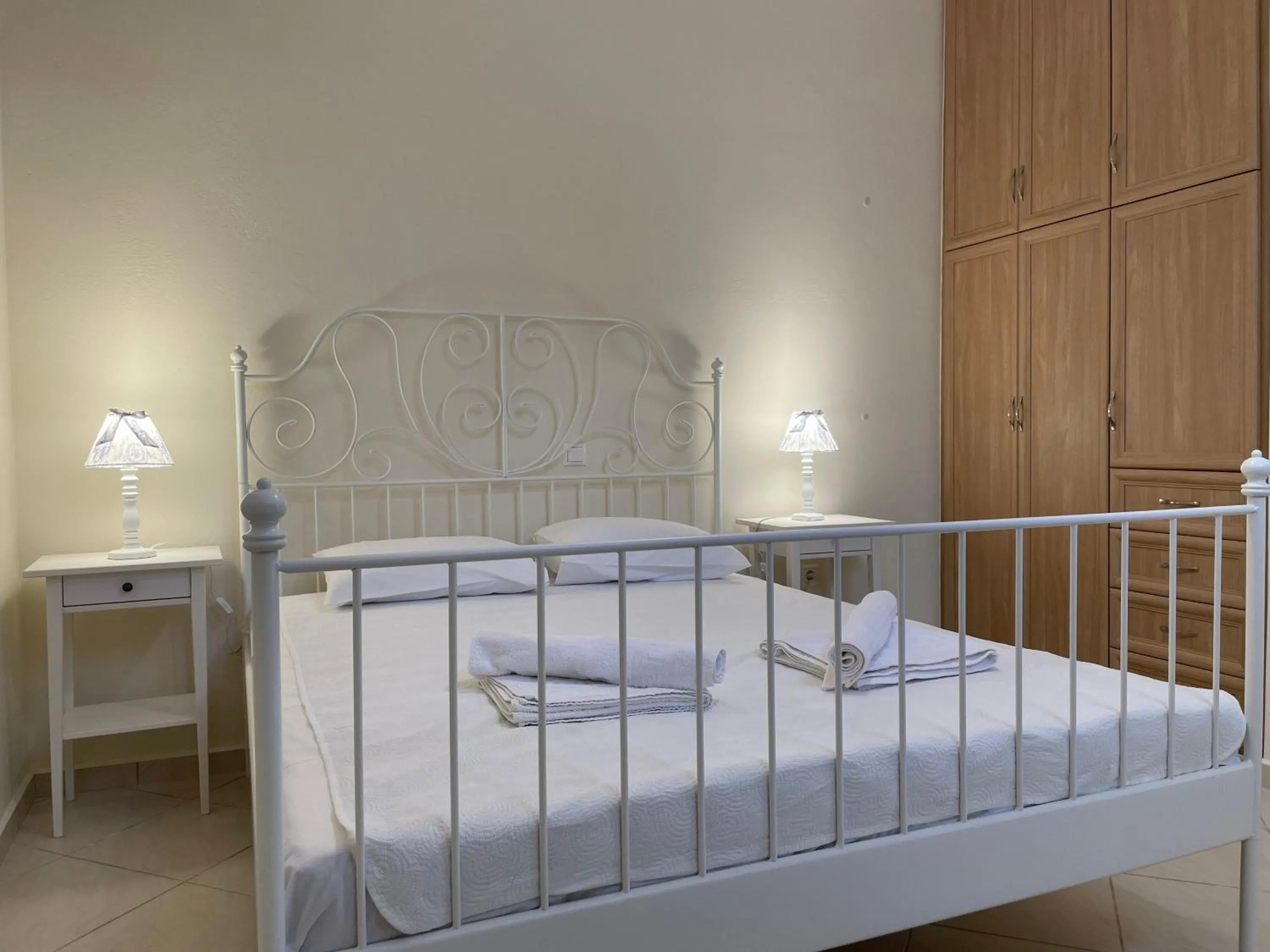 Time of day, Bed in Monolithos Villas