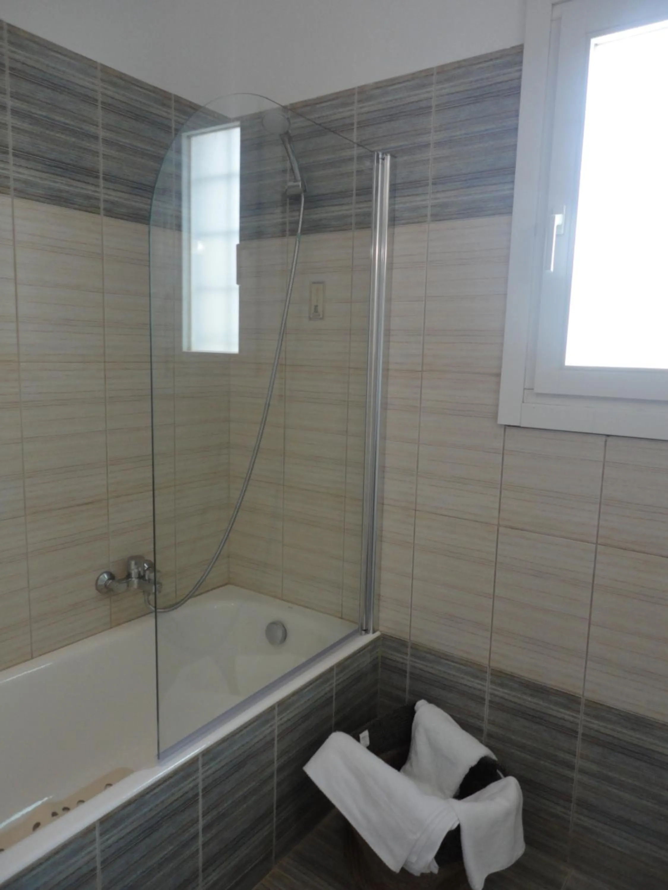 Bath in Monolithos Villas