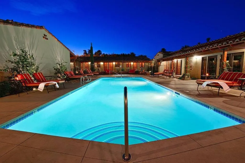Swimming pool in Los Arboles Hotel