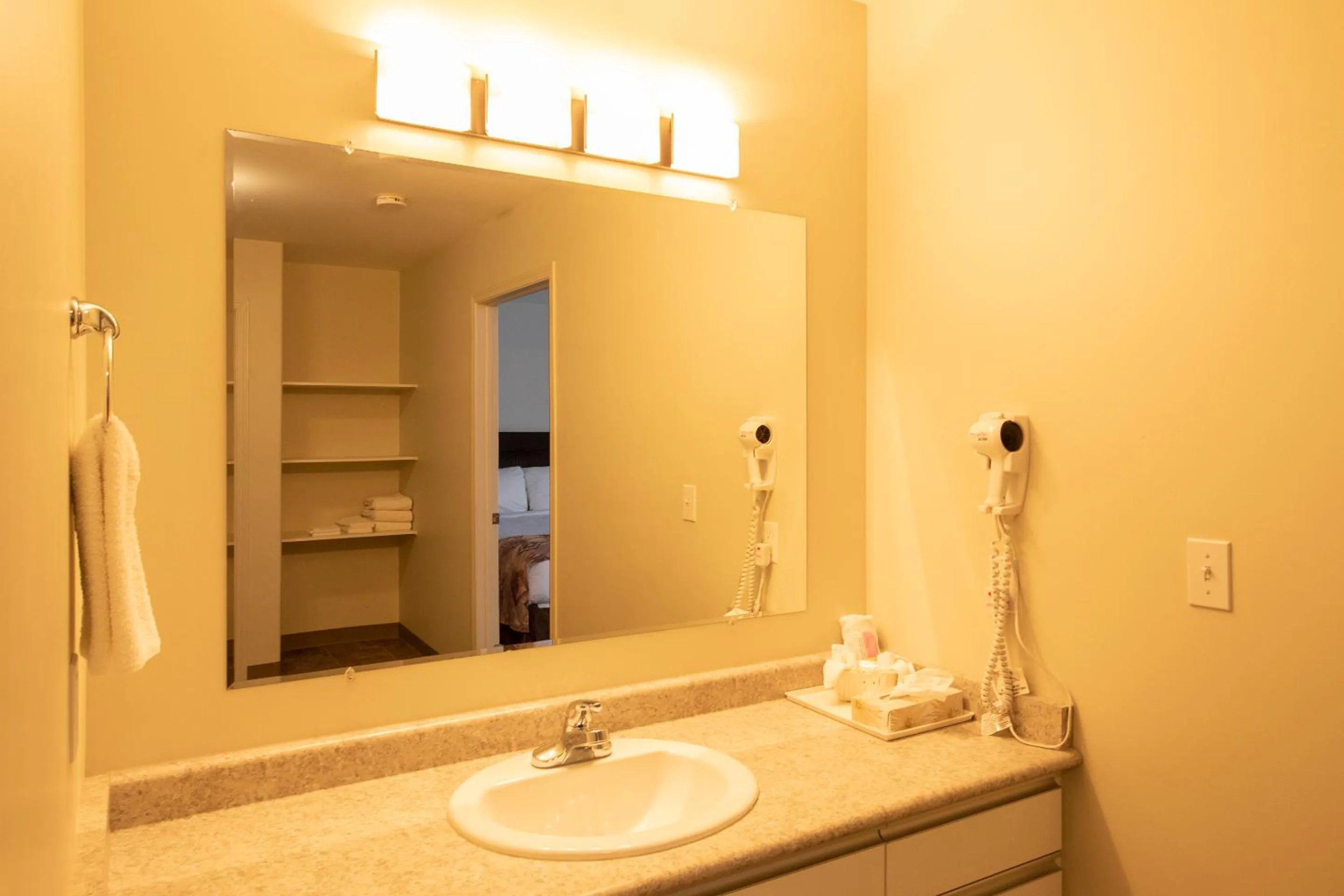Bathroom in Dunvegan Inn & Suites
