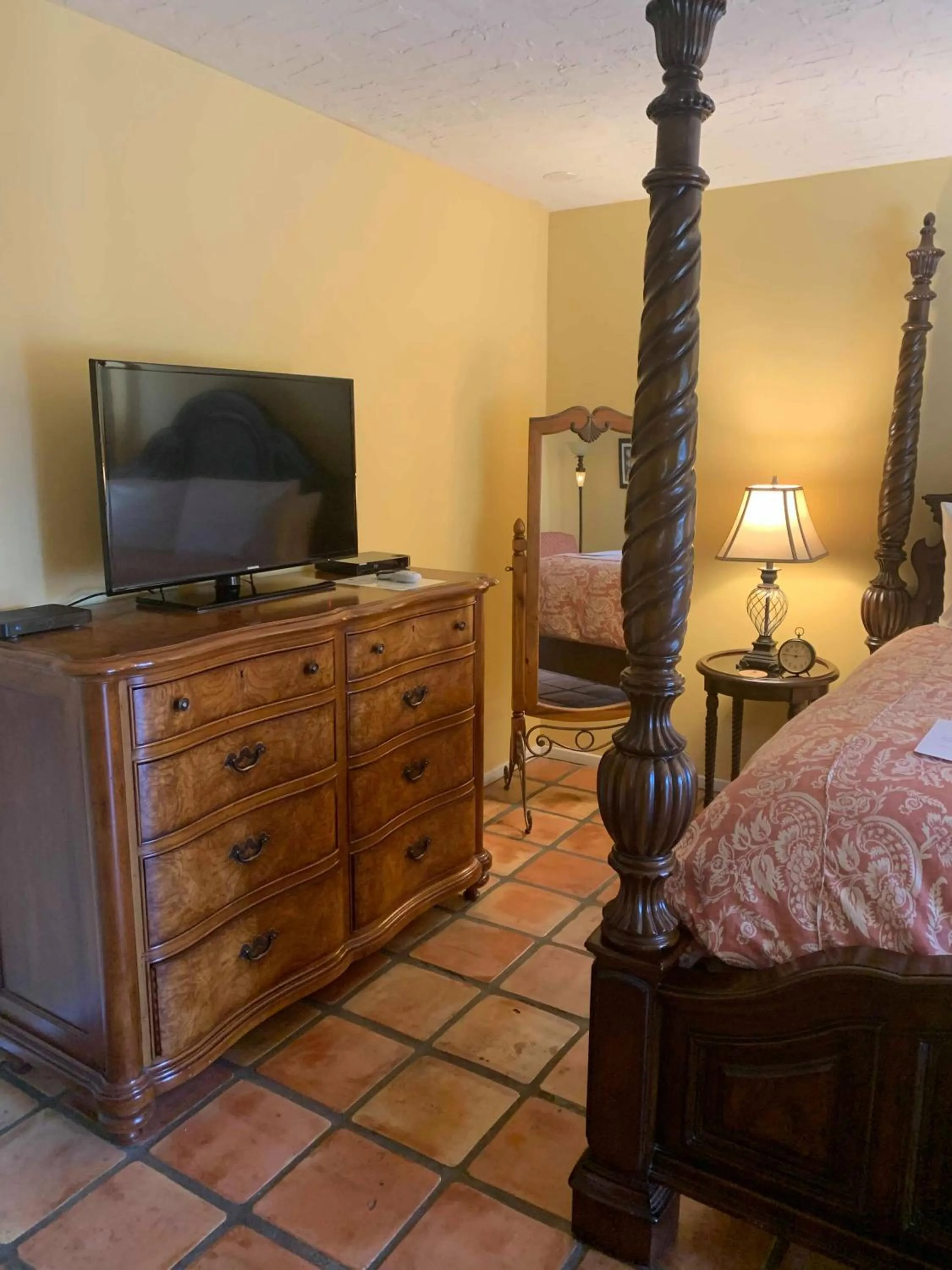 TV and multimedia, Bed in La Maison Hotel - Adults Only