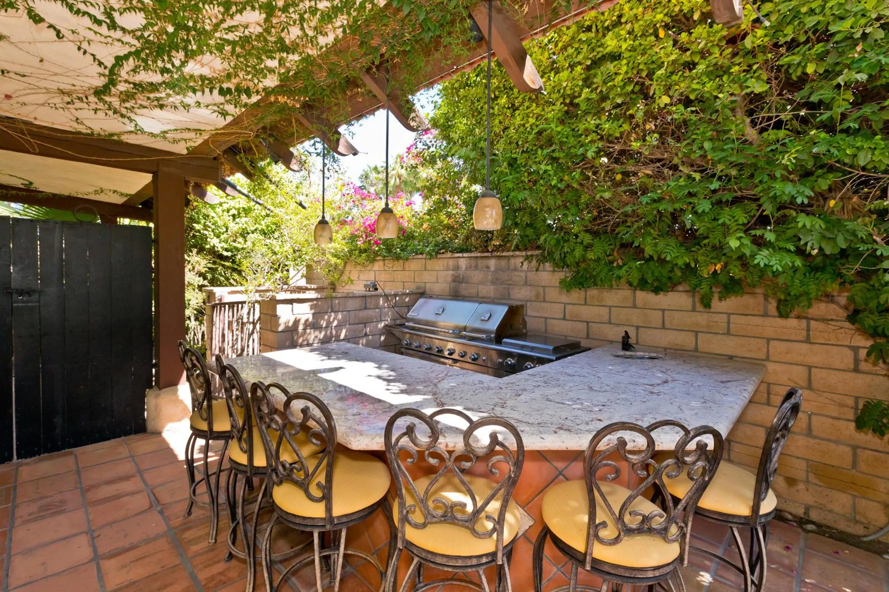 BBQ facilities in La Maison Hotel - Adults Only