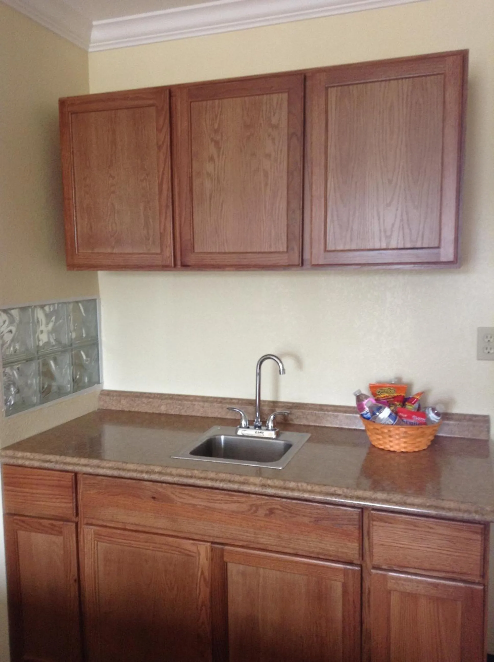 Kitchen or kitchenette in Best Inn & Suites