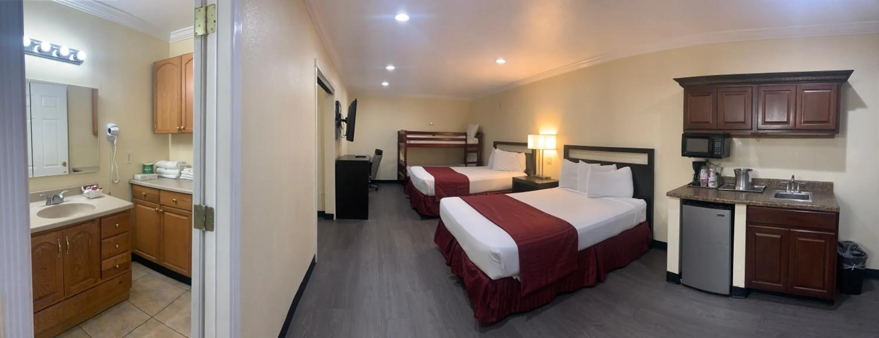 Bed in Best Inn & Suites