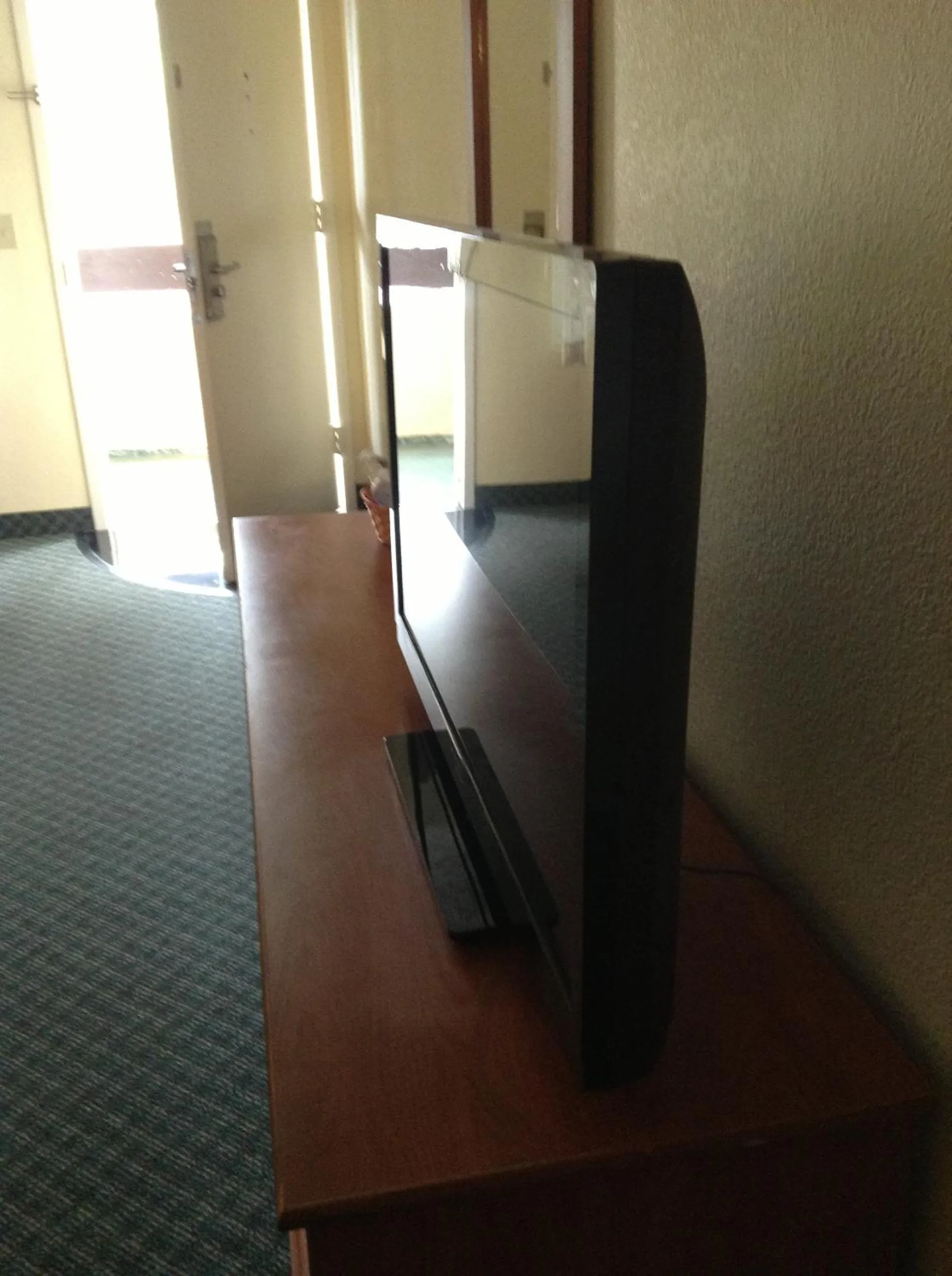 TV and multimedia in Best Inn & Suites
