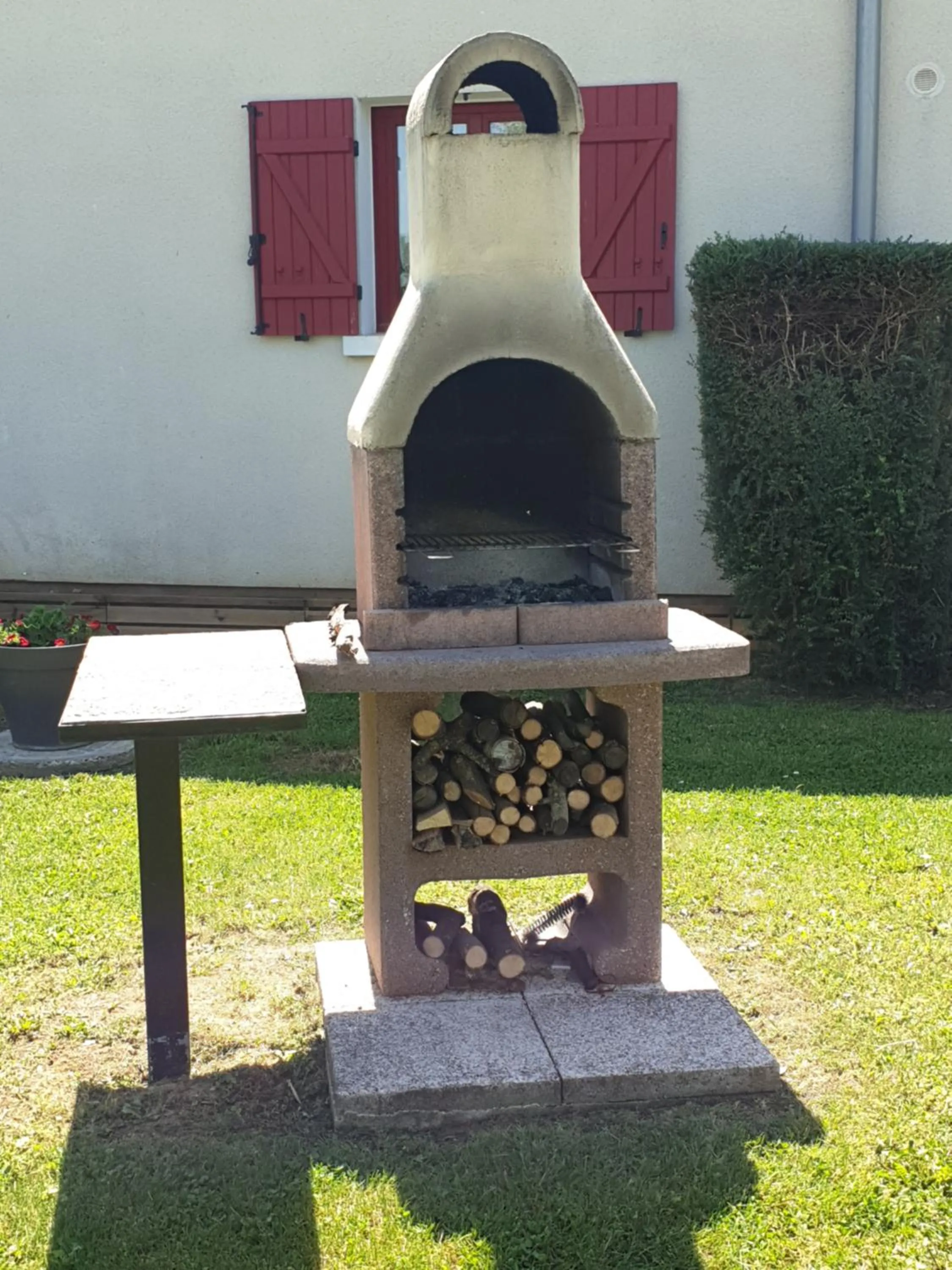 BBQ facilities in AU FIL DES LACS