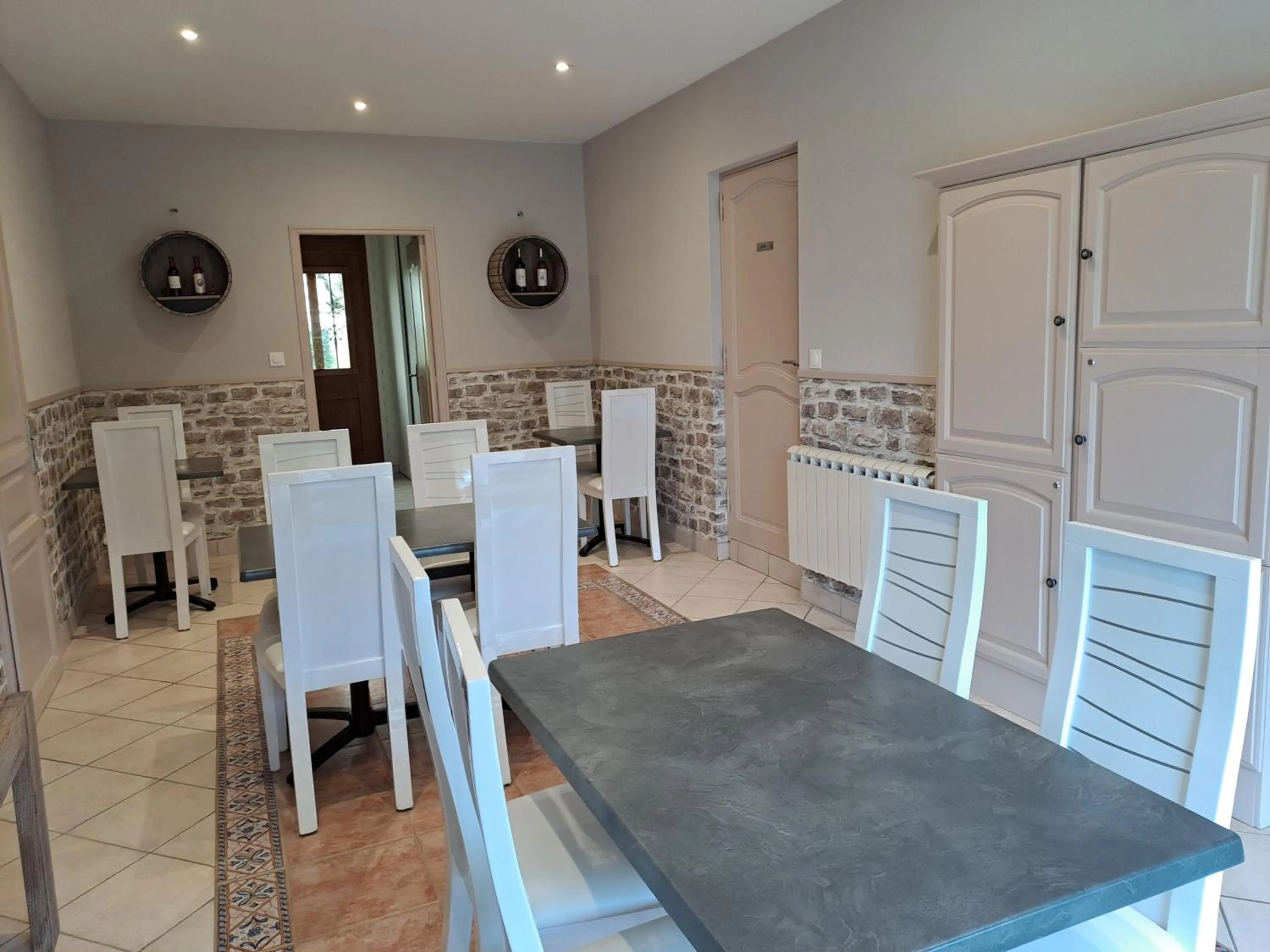 Dining area in AU FIL DES LACS