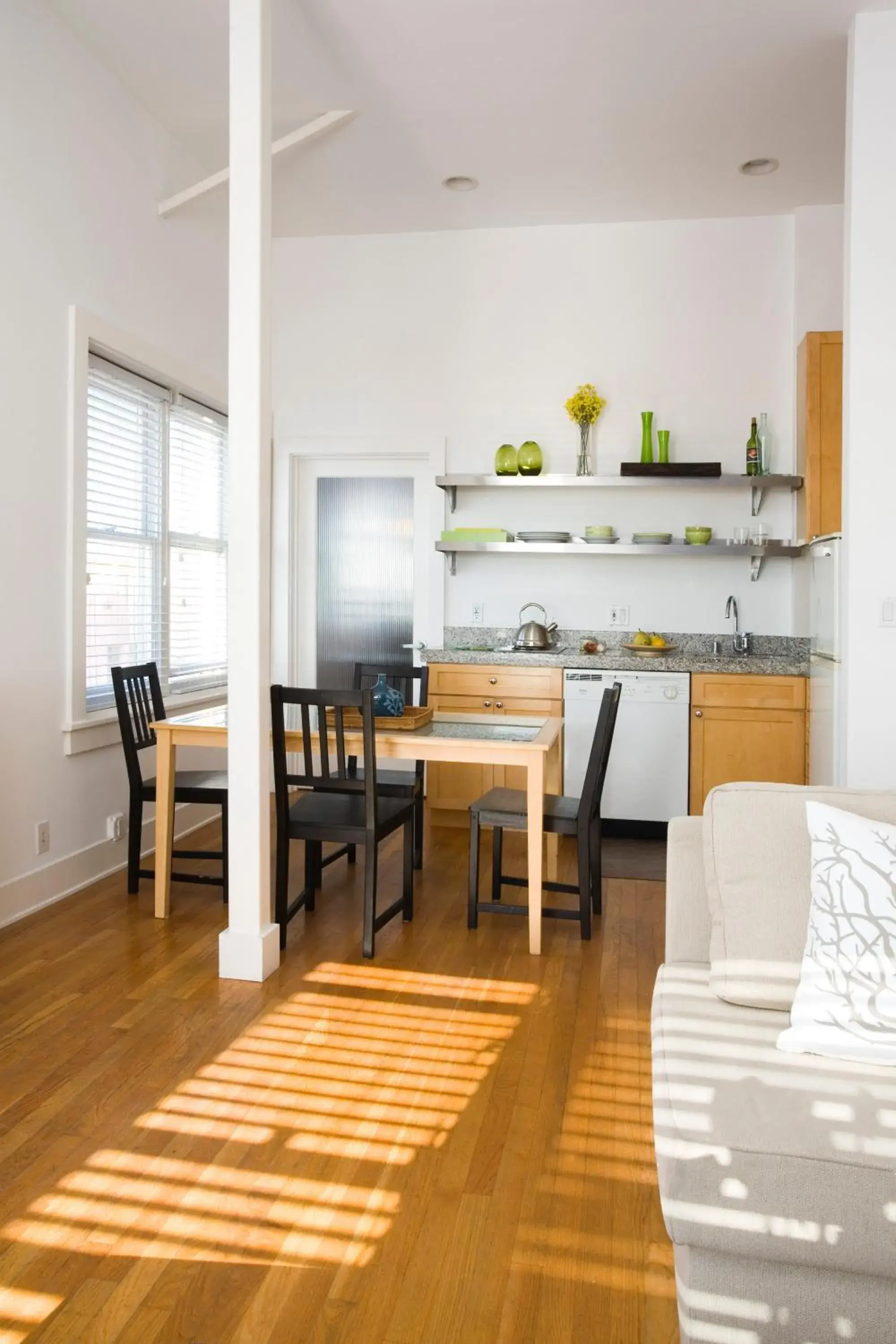 One-Bedroom Suite with Beachfront Ocean View - 1 Queen Bed and 1 Sofa Bed in Venice Suites One-Bedroom Suite with Beachfront Ocean View - 1 Queen Bed and 1 Sofa Bed in Venice Suites