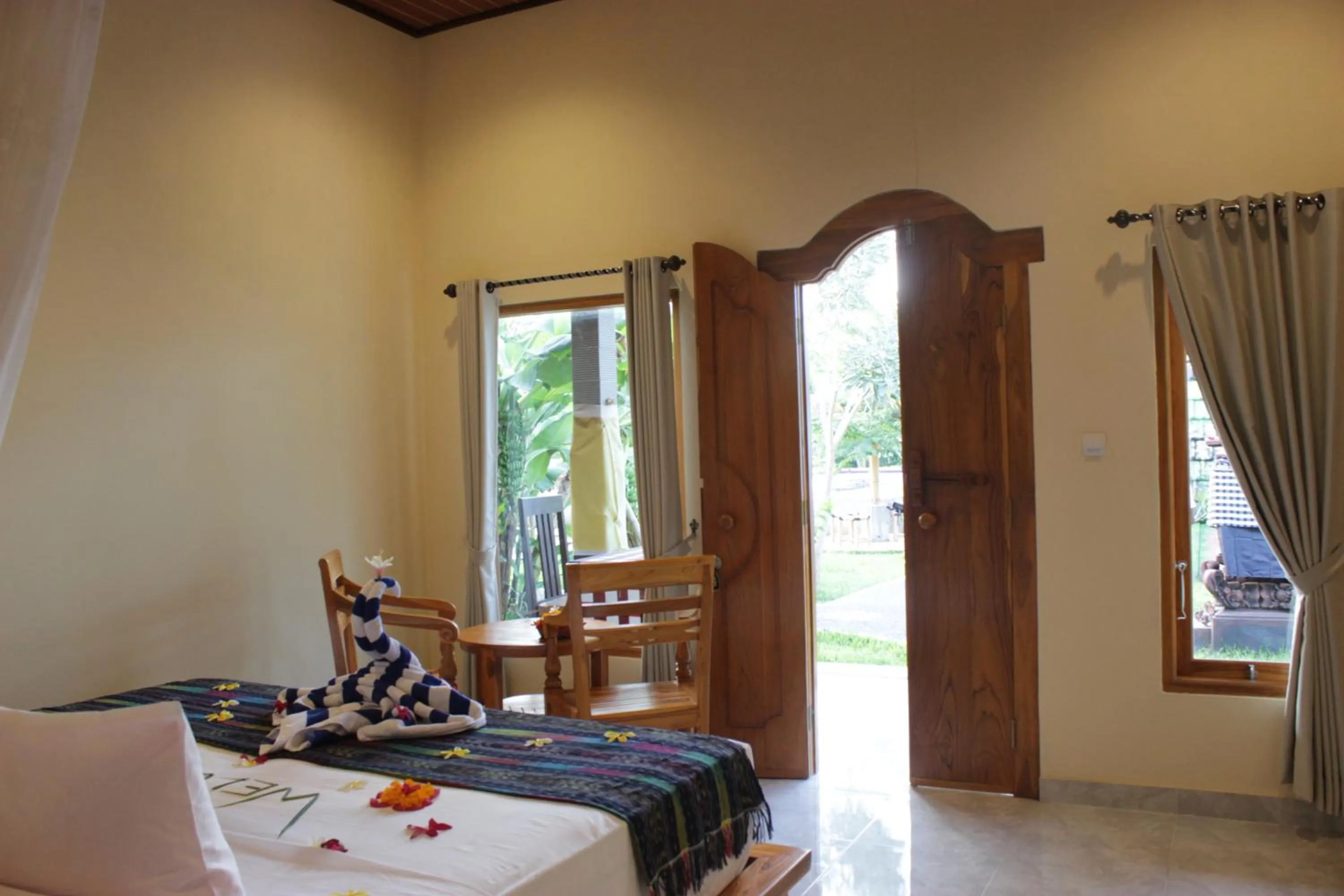 Photo of the whole room, Bed in Kubu Padi Wooden House