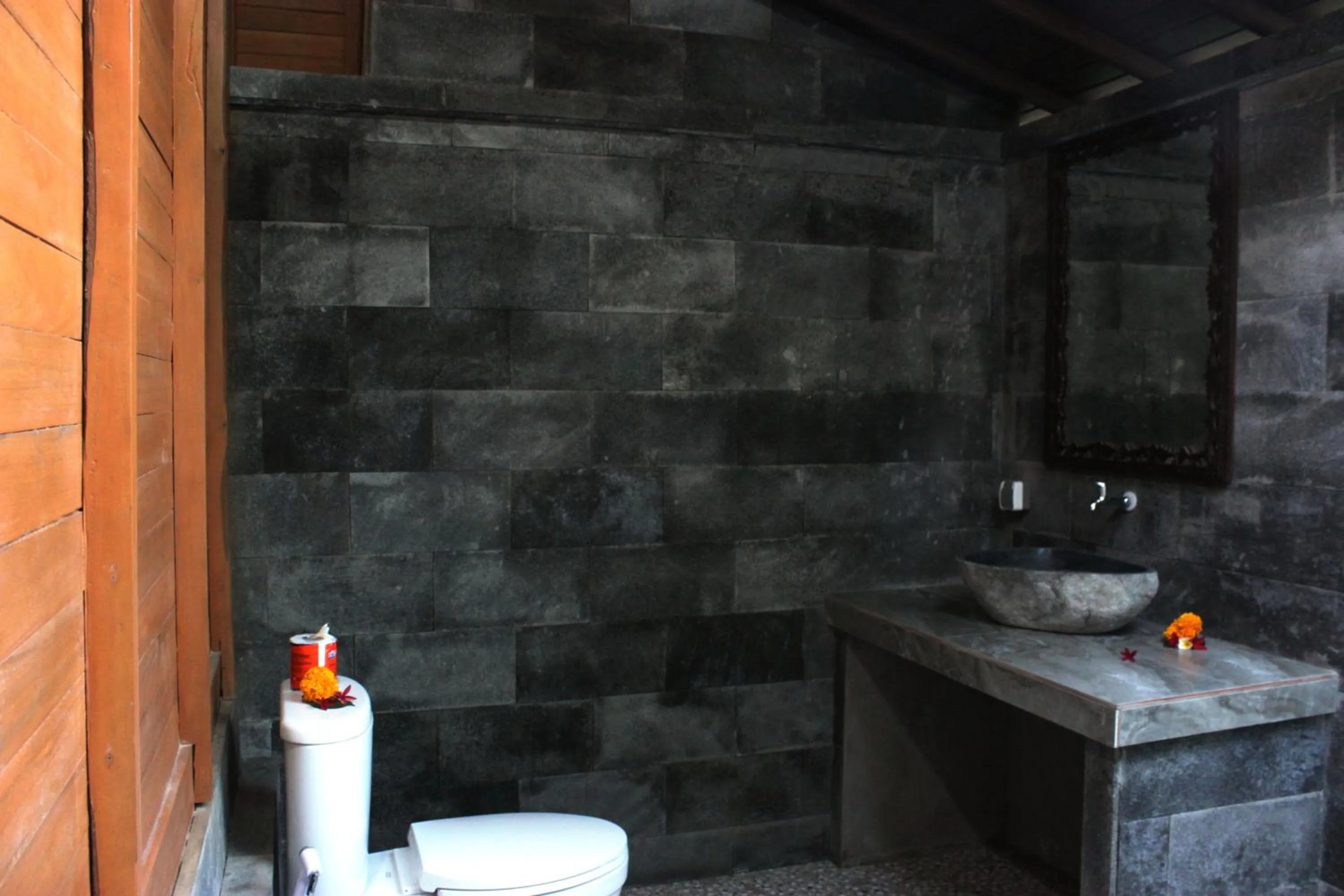 Toilet in Kubu Padi Wooden House