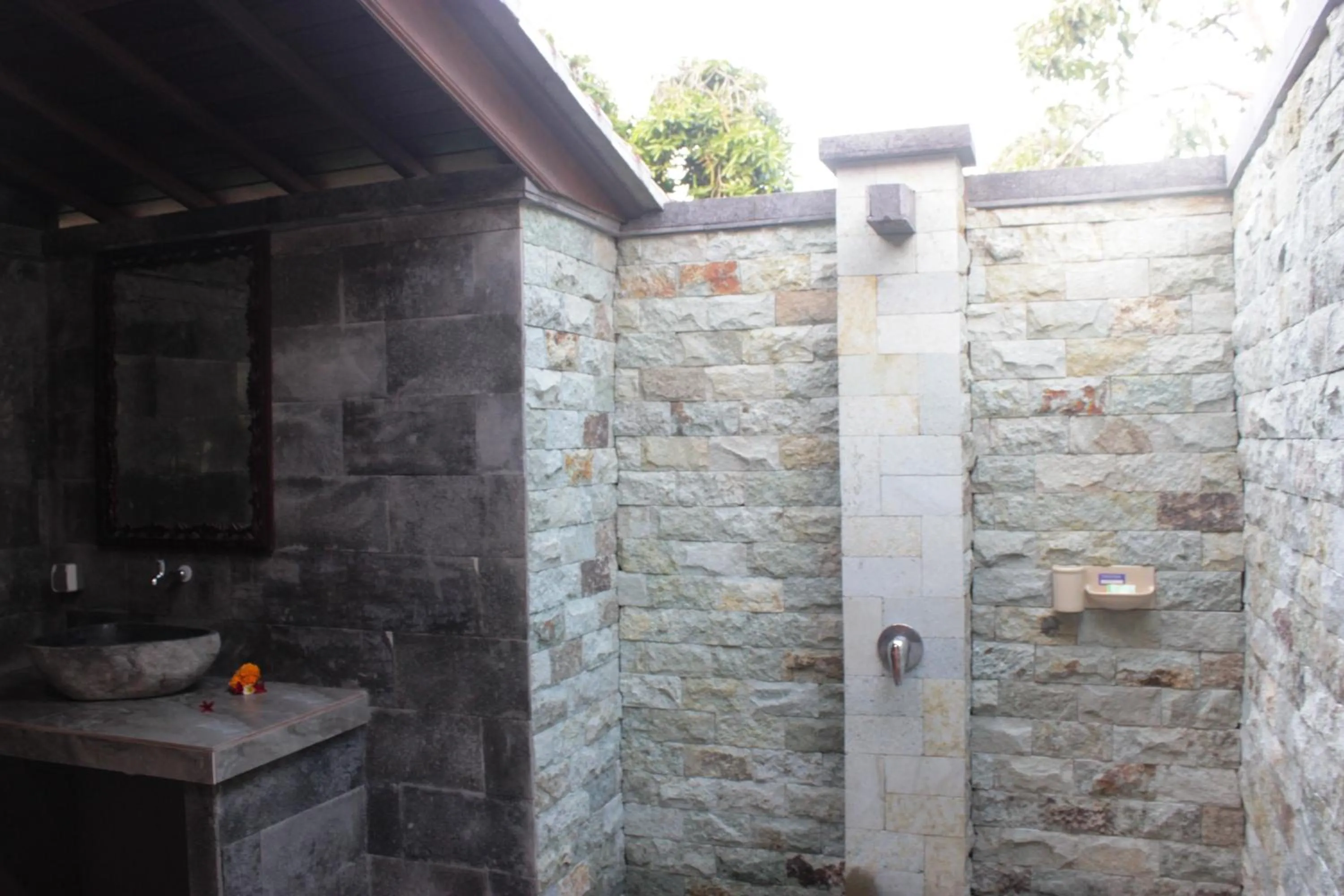 Shower in Kubu Padi Wooden House