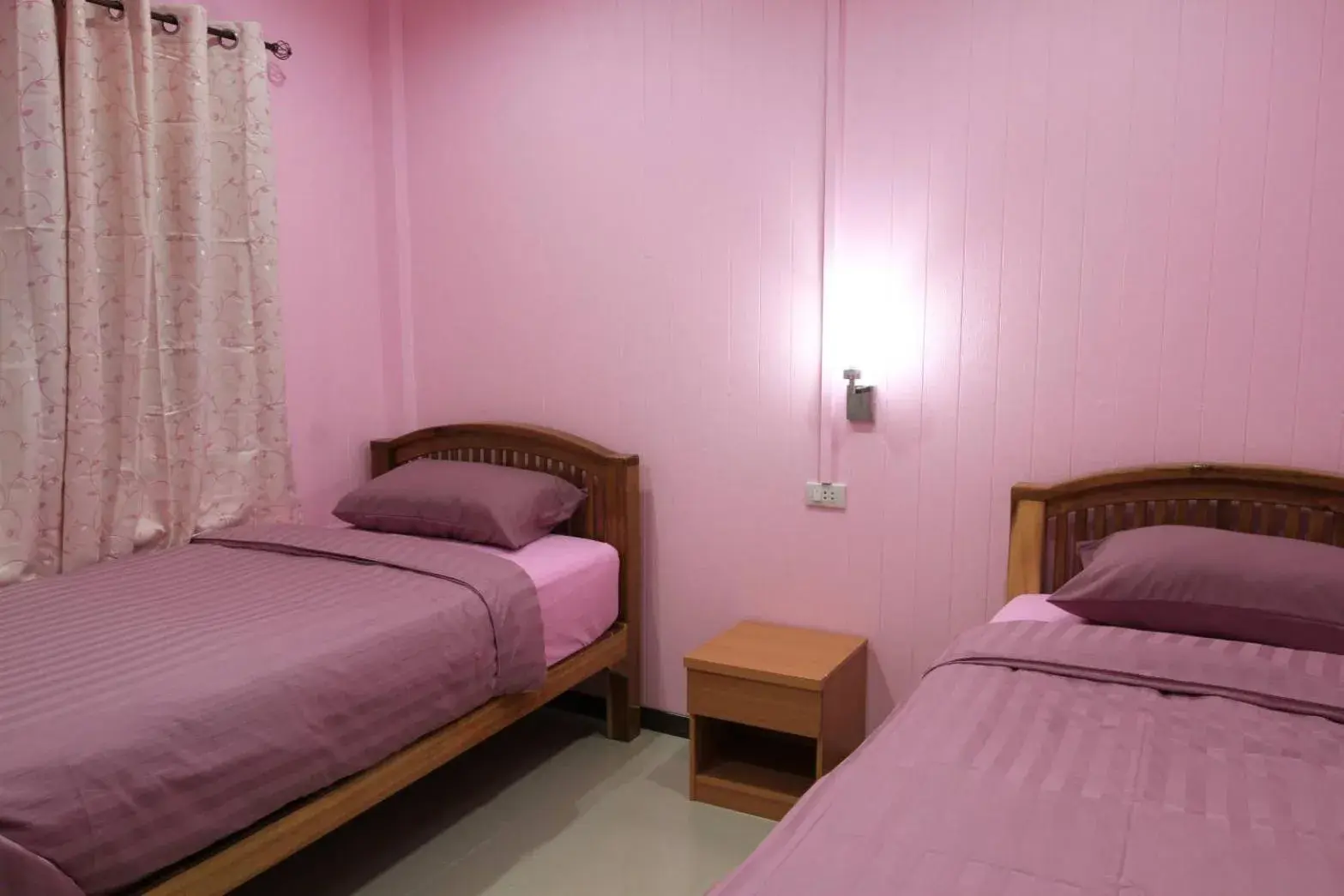 Twin Room with Private Bathroom in Siri Guesthouse Twin Room with Private Bathroom in Siri Guesthouse