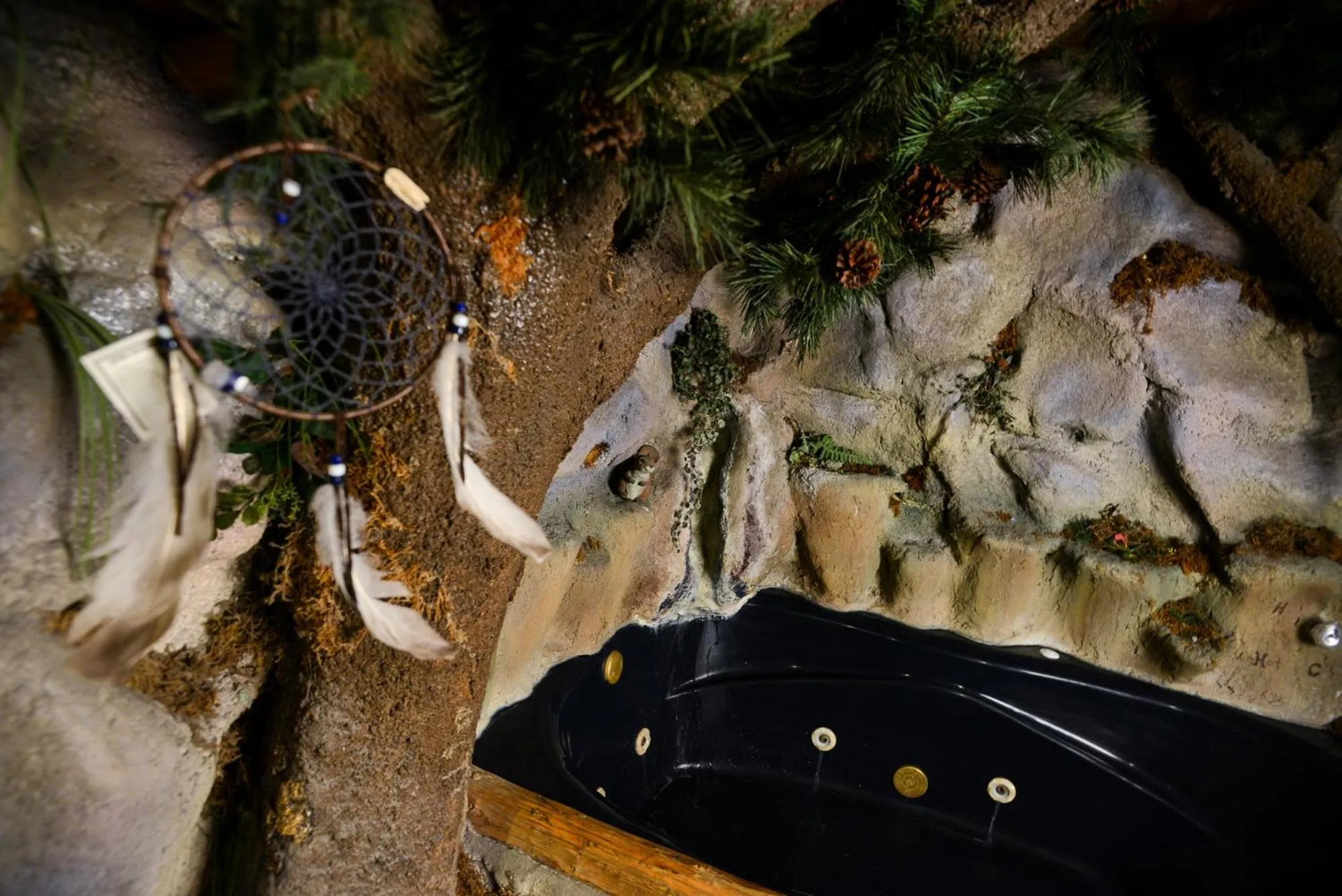 Hot Tub in Castle Wood Theme Cottages- COUPLES ONLY