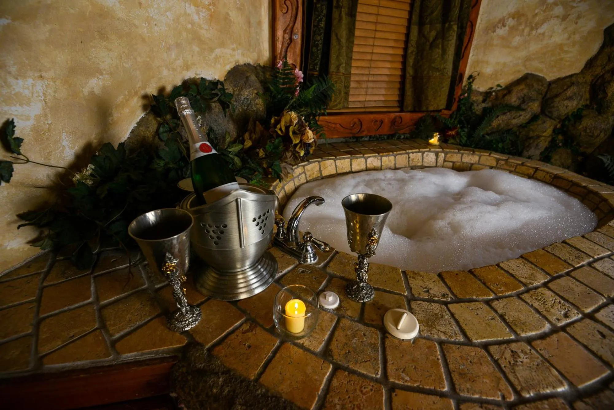 Hot Tub in Castle Wood Theme Cottages- COUPLES ONLY