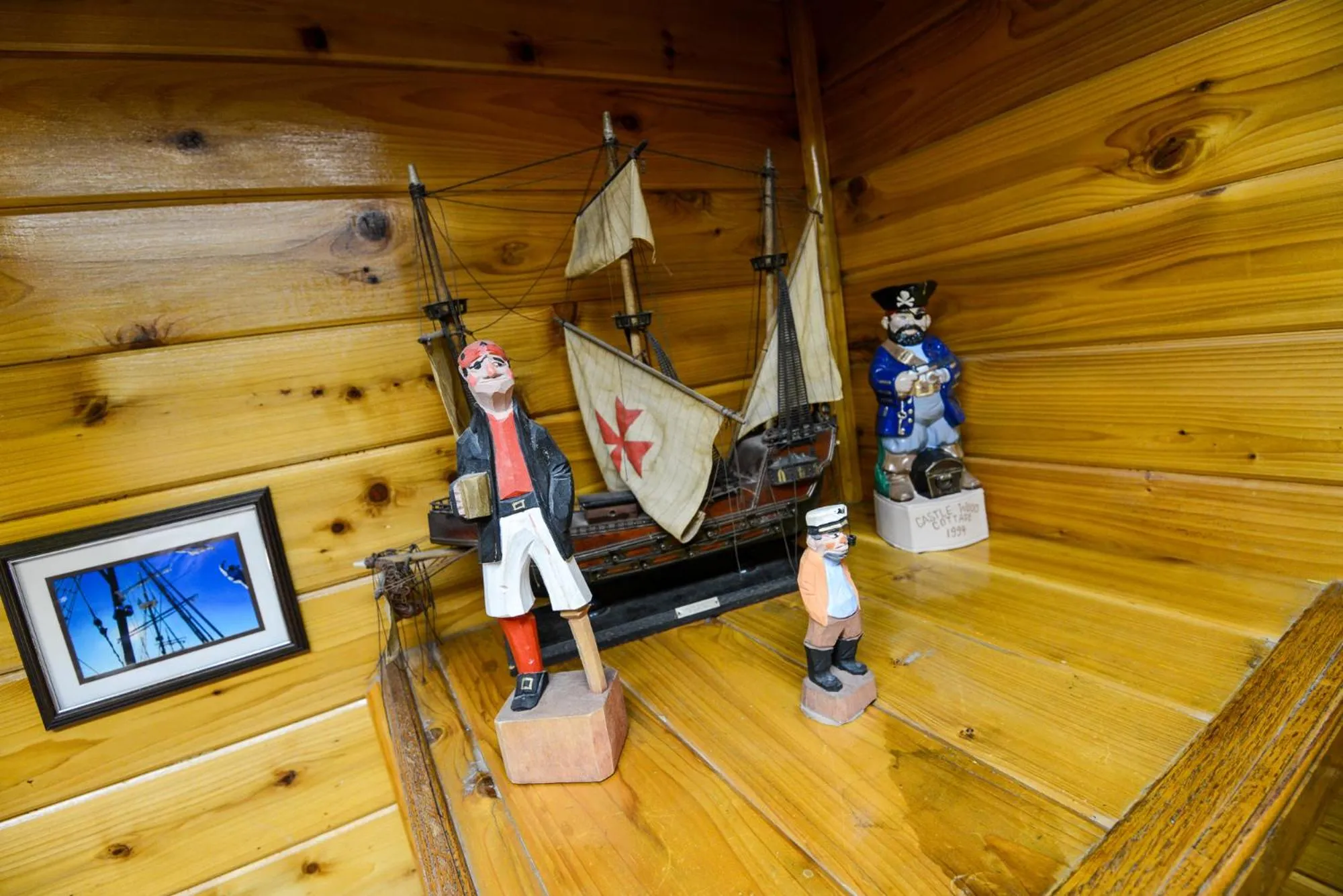 Decorative detail in Castle Wood Theme Cottages- COUPLES ONLY